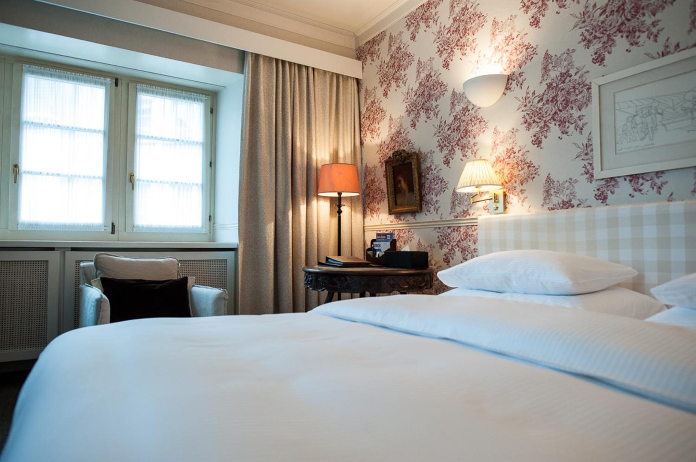 Superior Corner Room