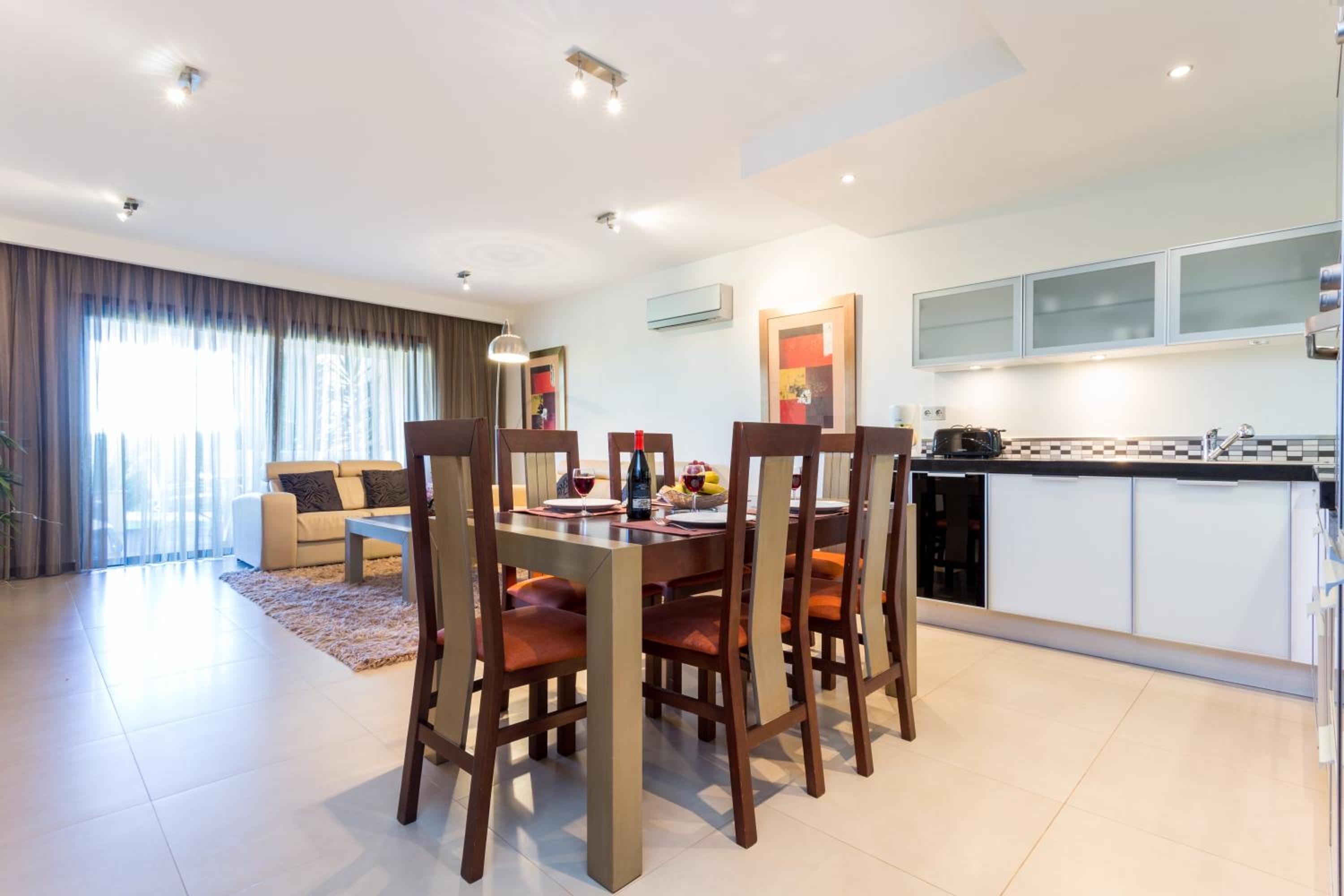 Two bedroom apartment with private garden, pool and sea view photo 2
