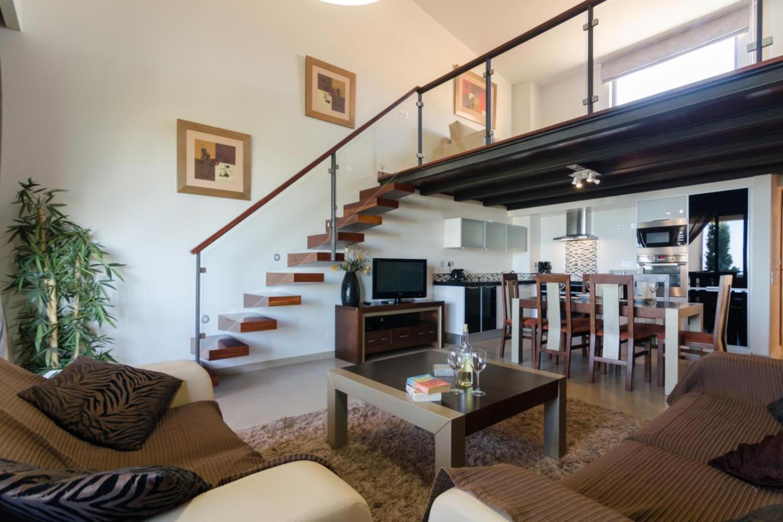 Two bedroom apartment with mezzanine, private hot tub and sea view photo 2