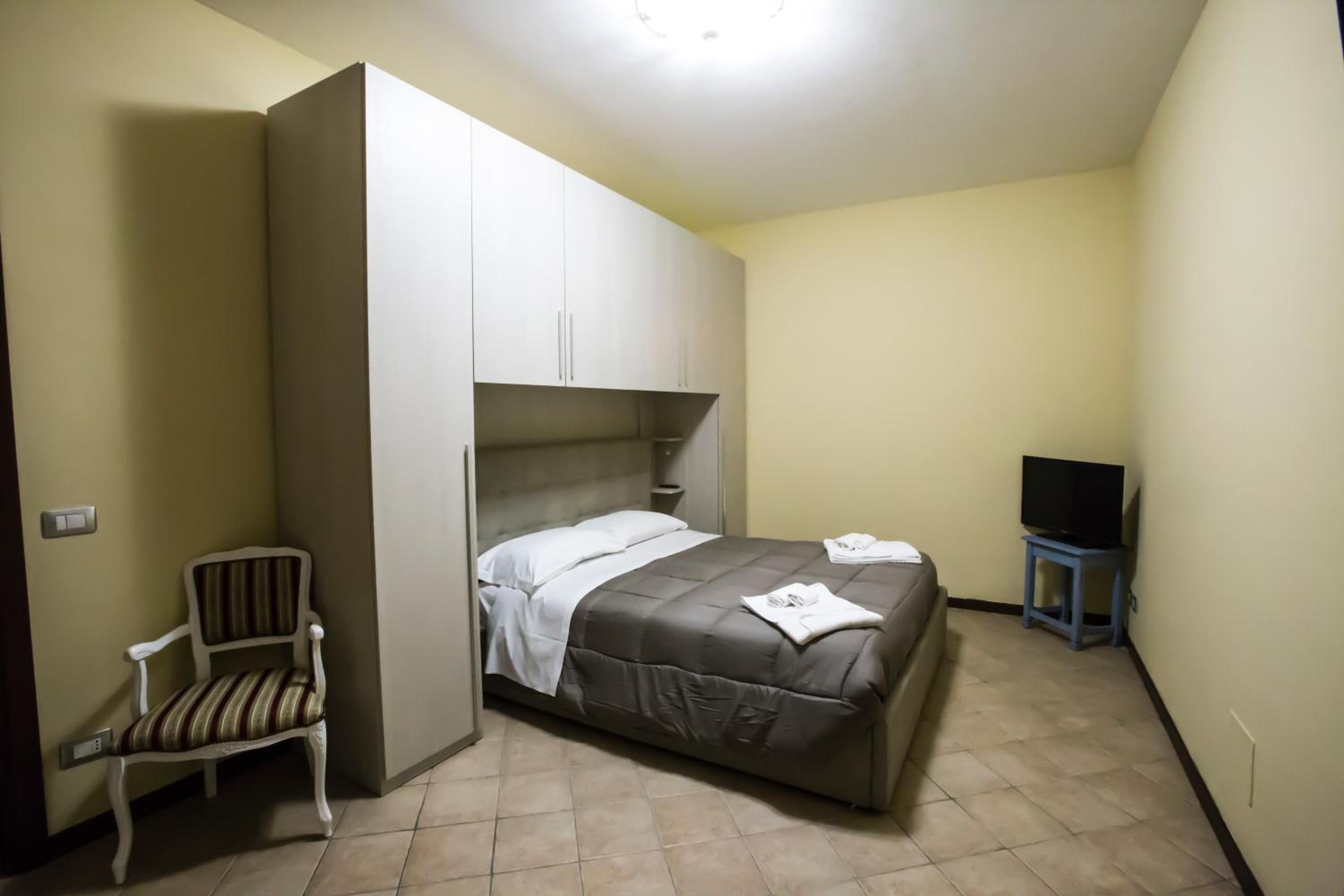 Three-Bedroom House - Photo 24