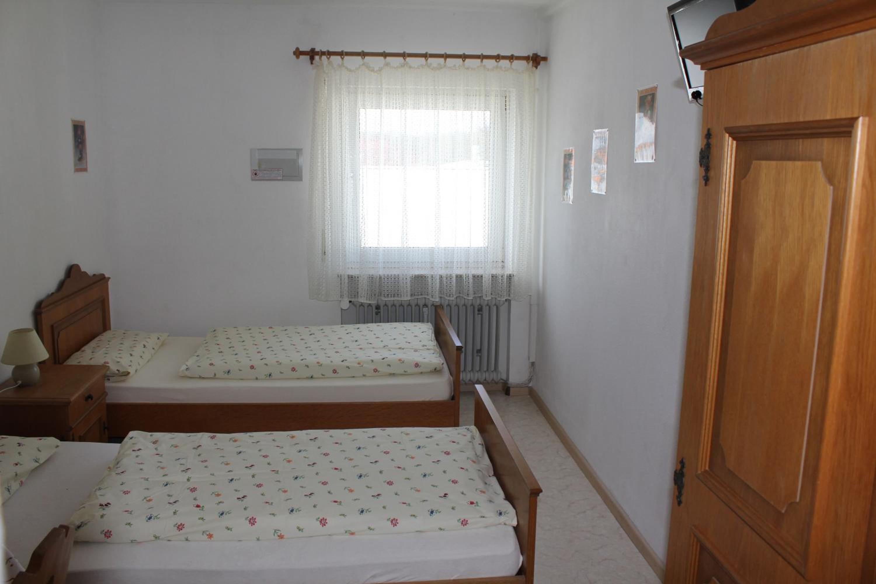 Double Room with Shower - Photo 31