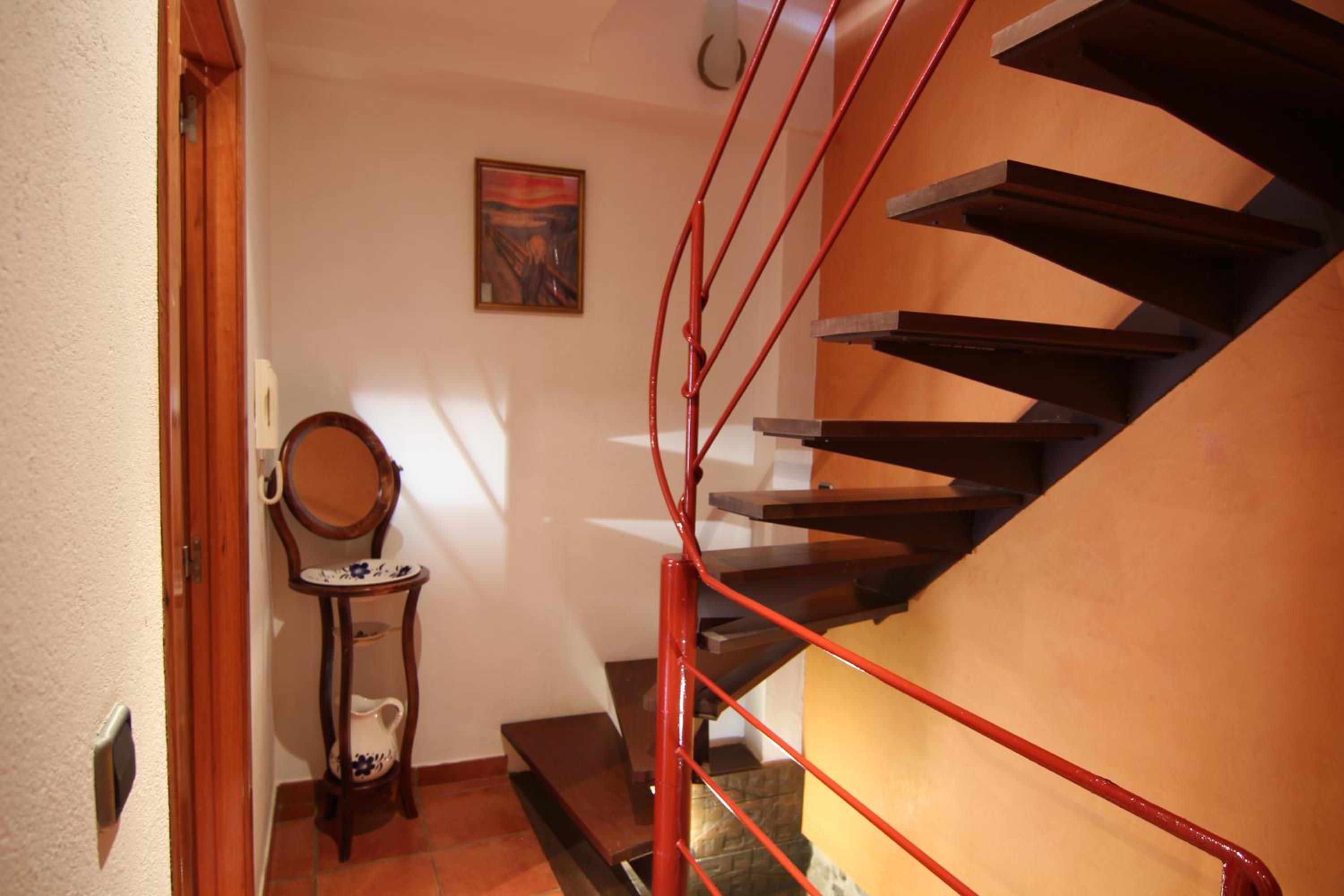 Two-Bedroom House - Photo 4