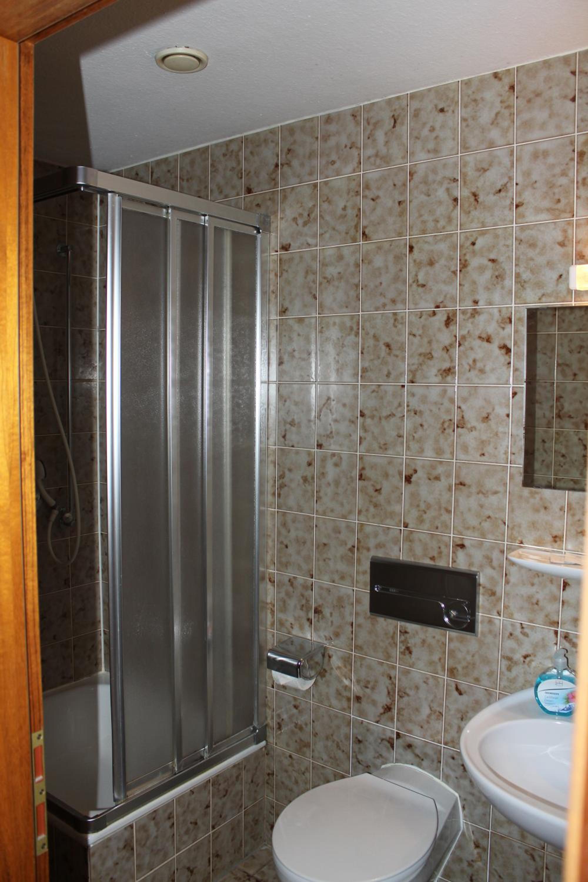 Double Room with Shower - Photo 10