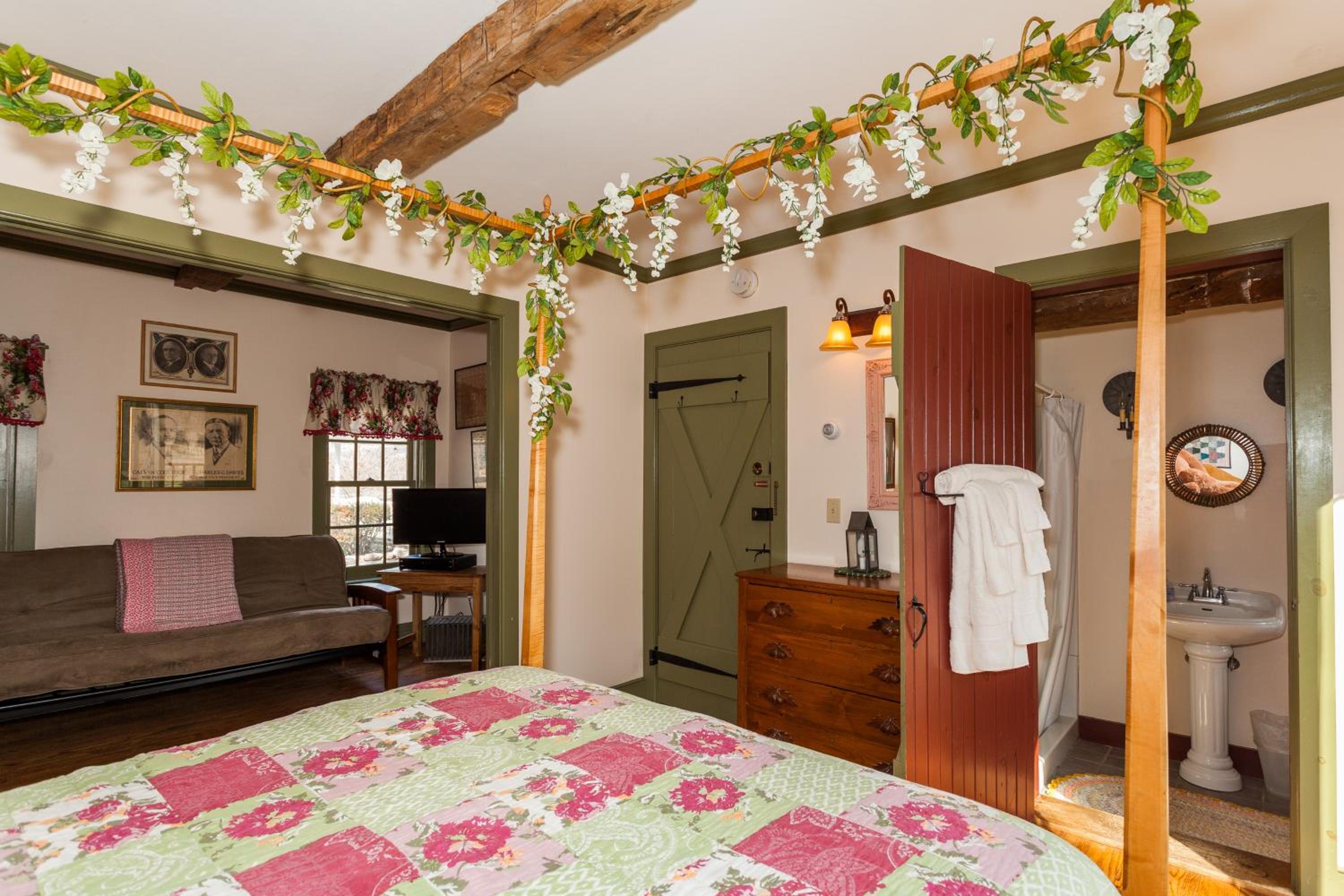Queen Suite photo 1