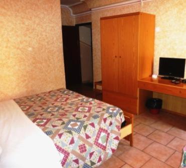Double or Twin Room - Photo 7