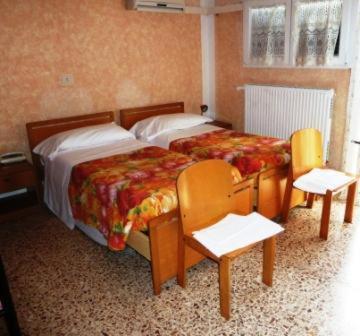 Double or Twin Room - Photo 5