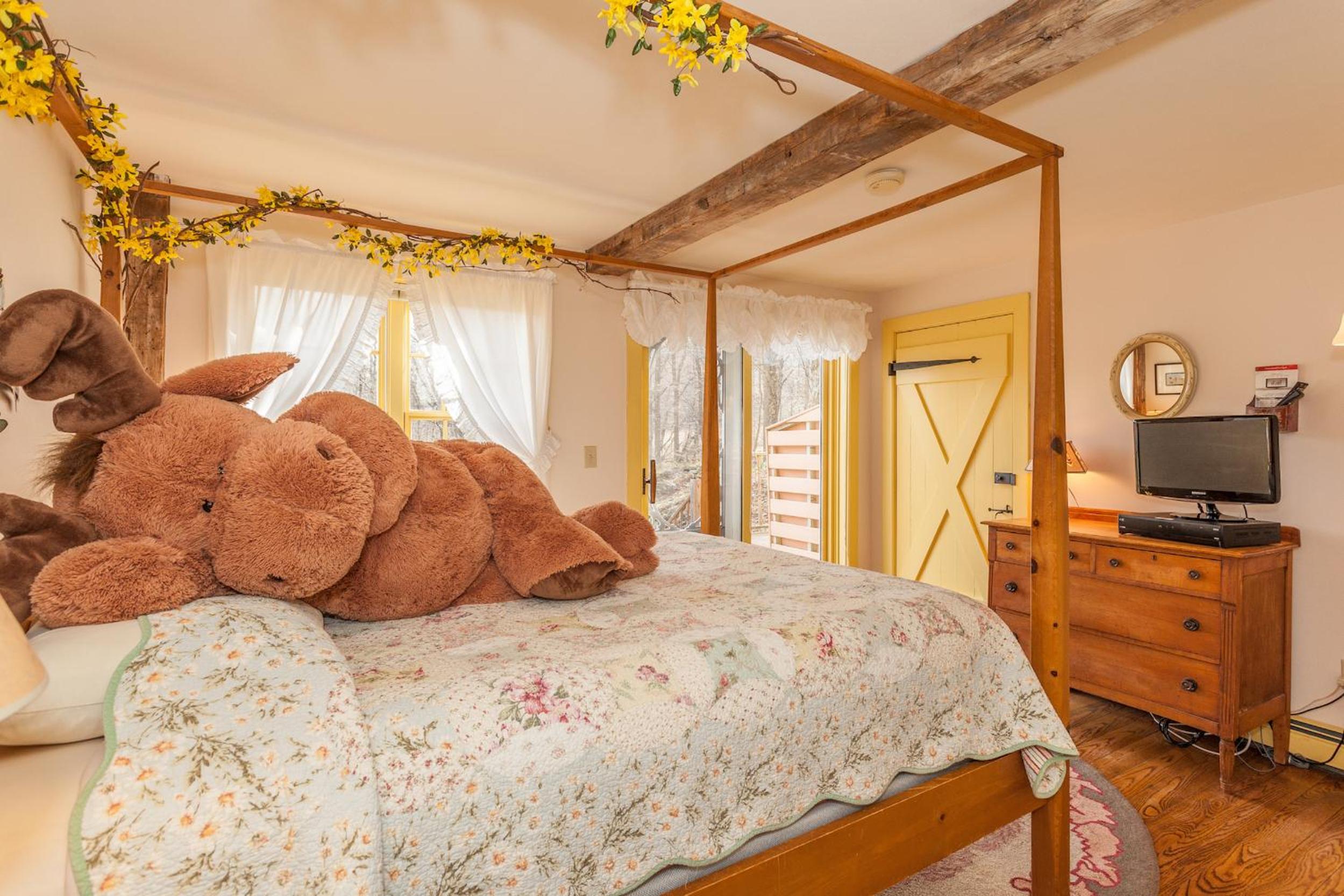 Queen Room with Balcony photo 1