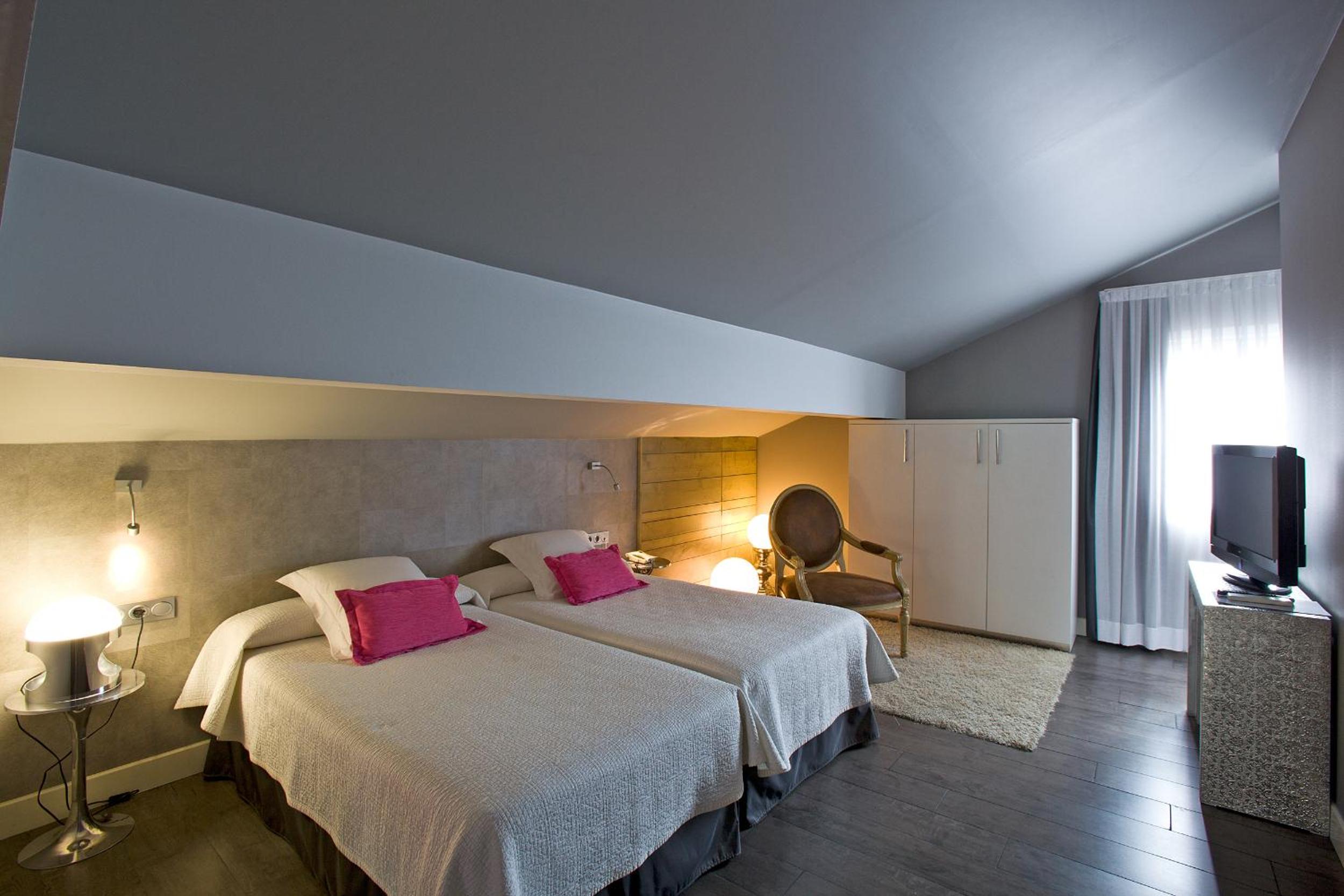 Double or Twin Room - Photo 3