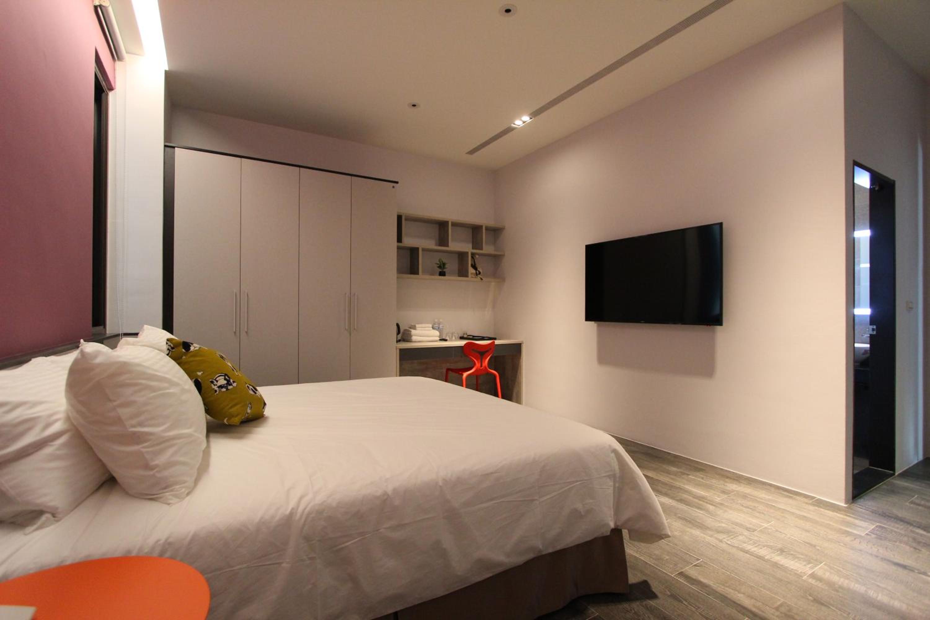 Standard King Room photo 3