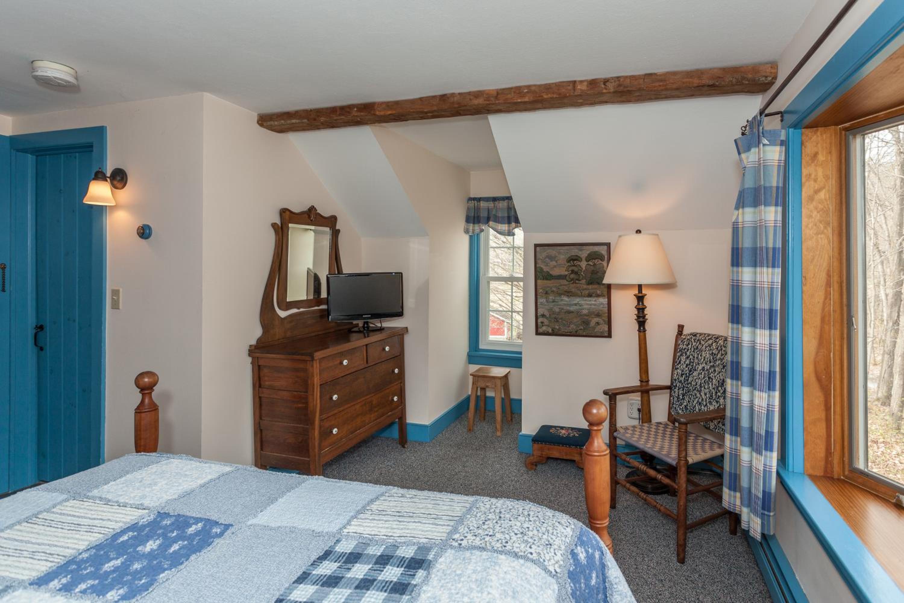 Queen Room photo 2