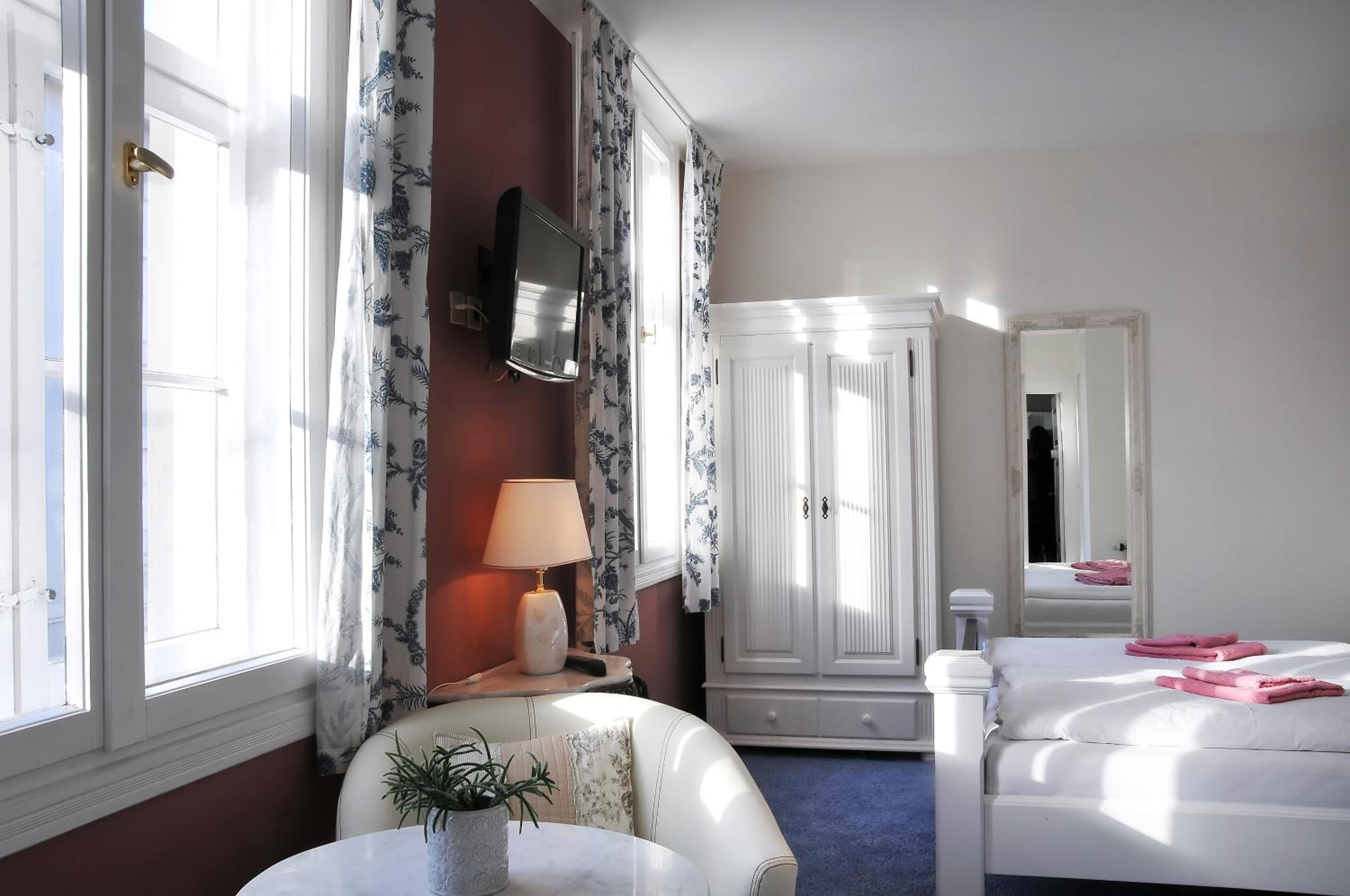 Double Room - Photo 5