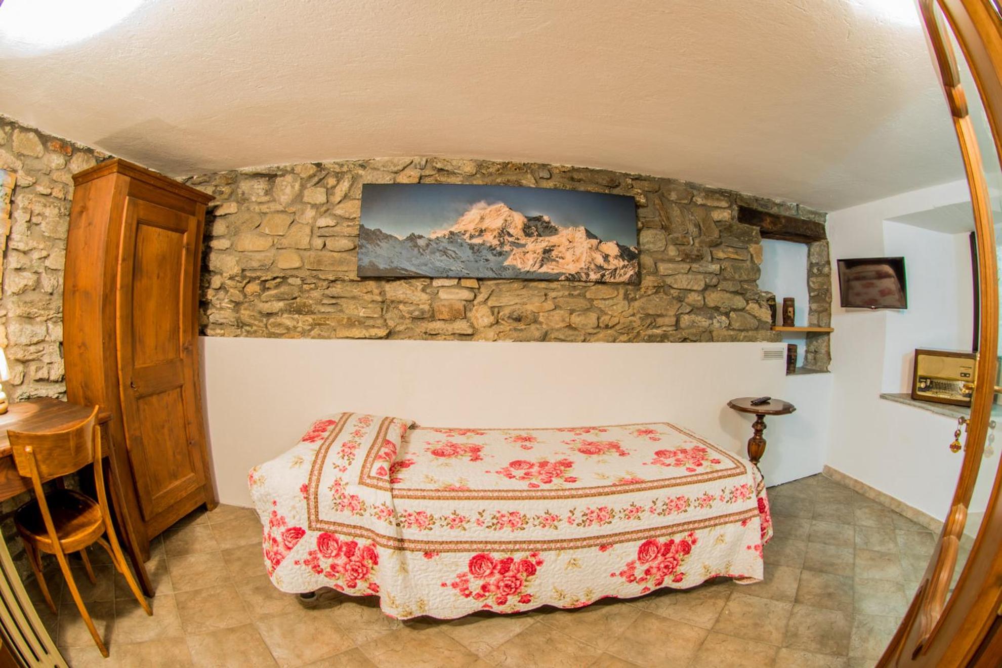 Single Room photo 2