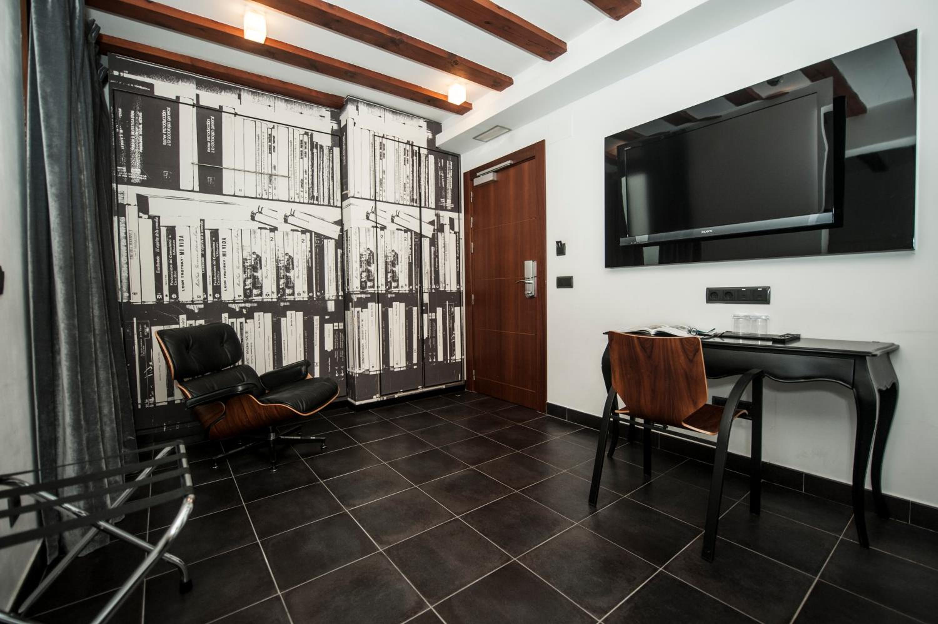 Family Room - Photo 3