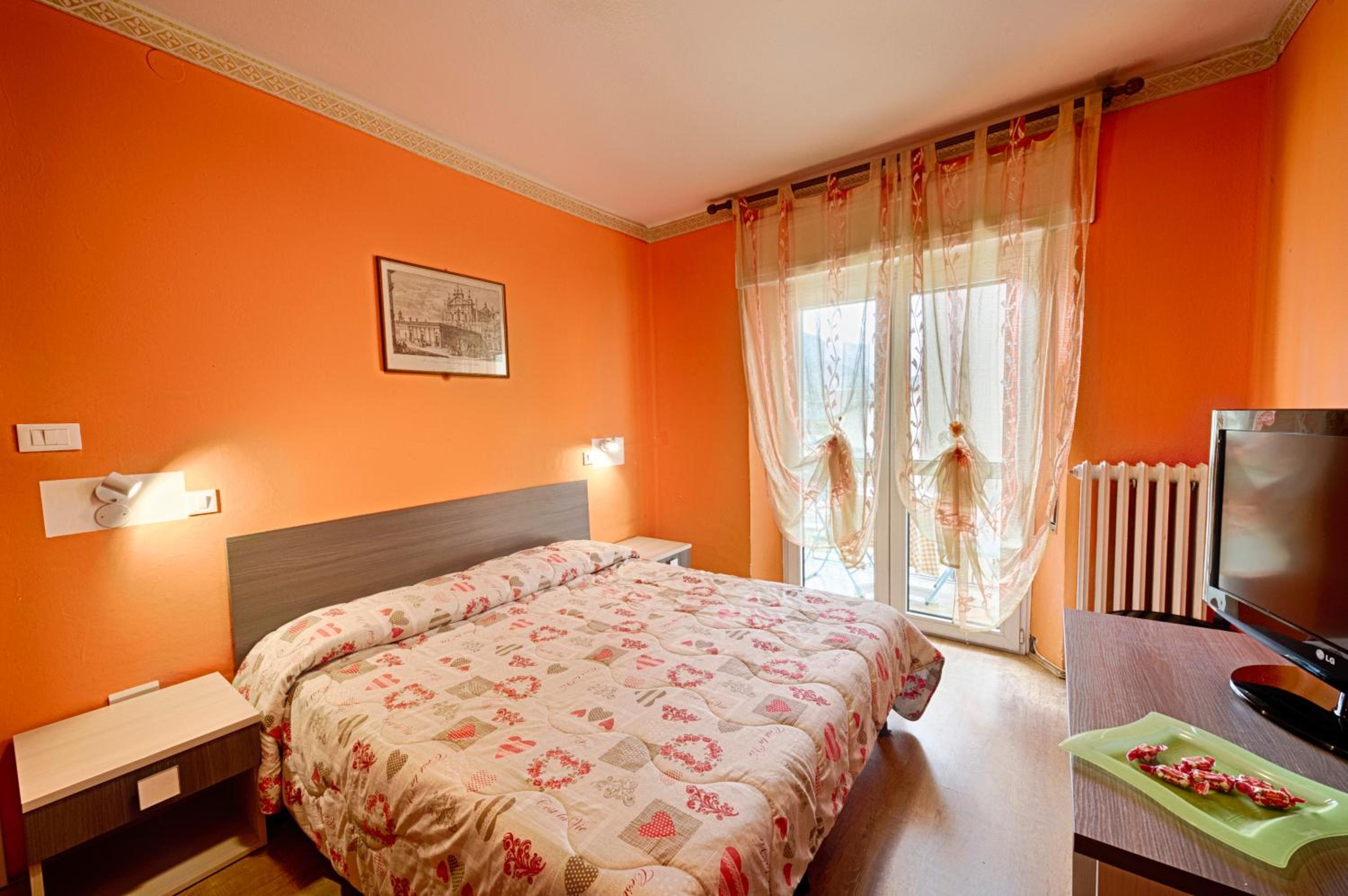 Economy Triple Room