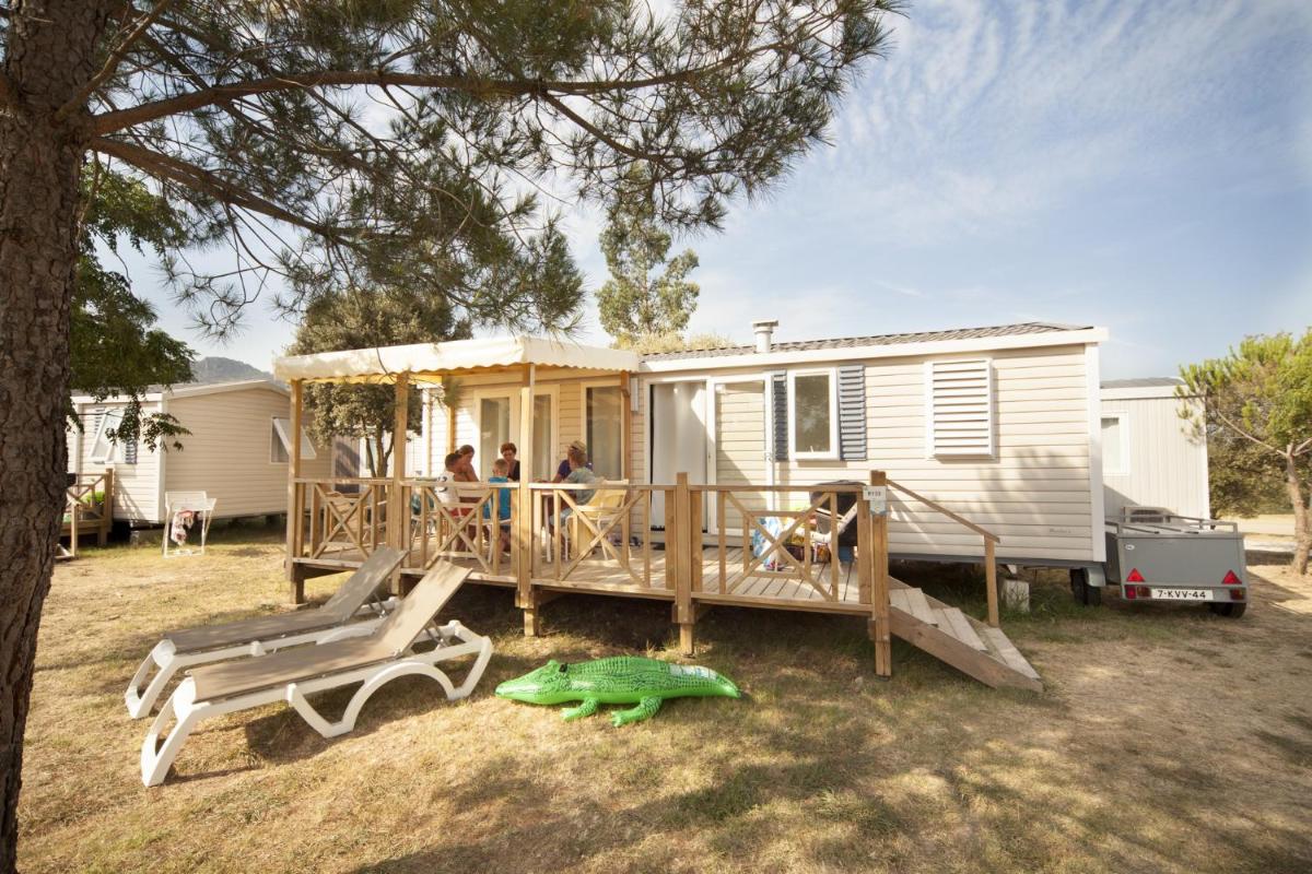 Comfort Three-Bedroom Mobile Home (6 Adults) with Veranda photo 1