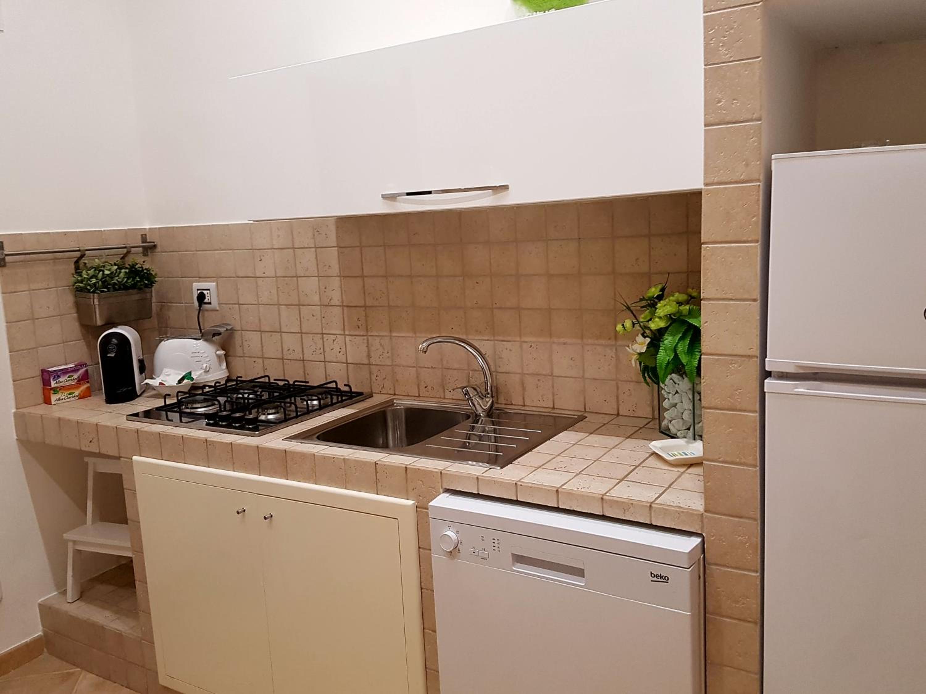 One-Bedroom House - Photo 6