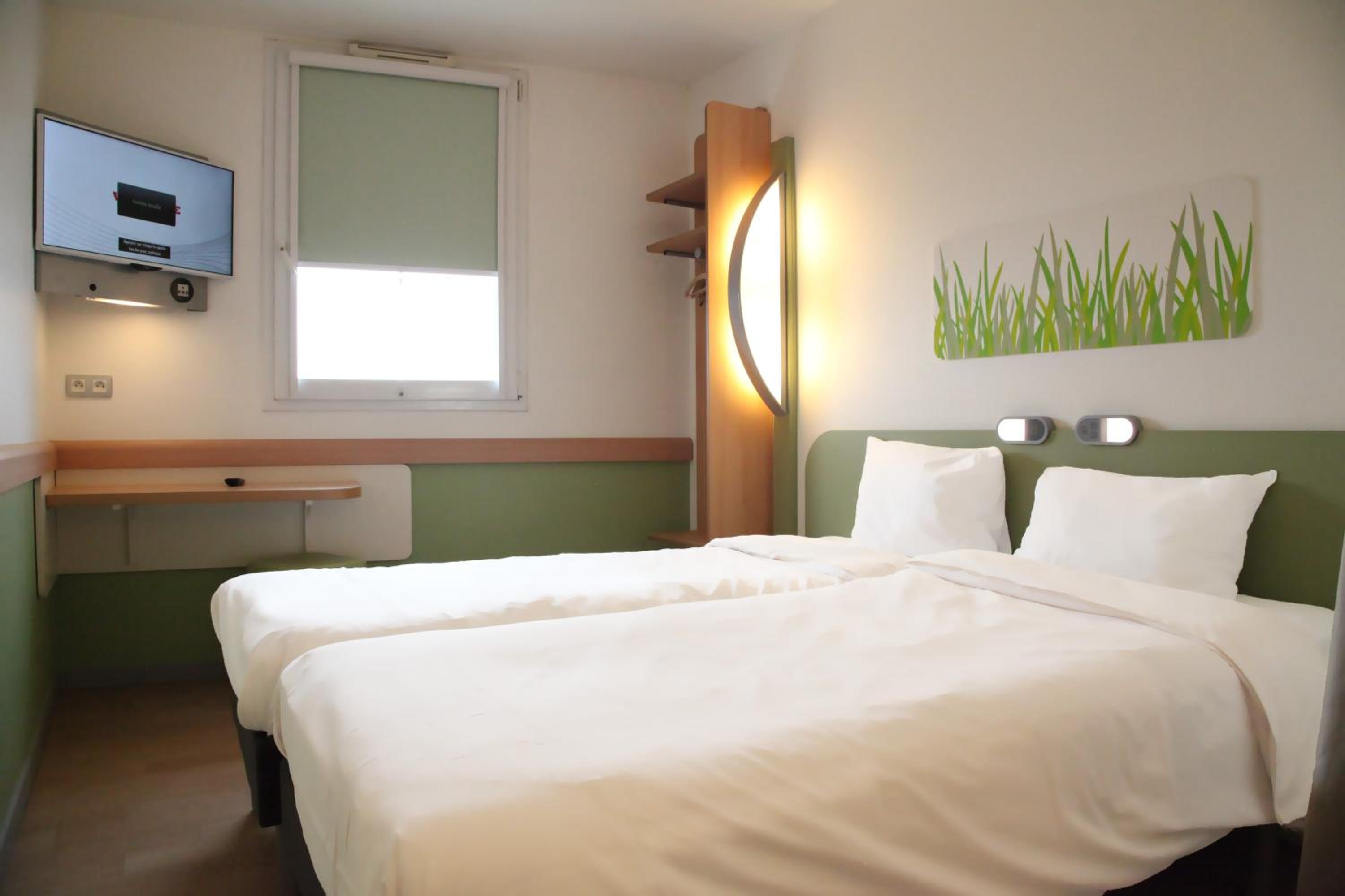 Twin Room - Photo 9