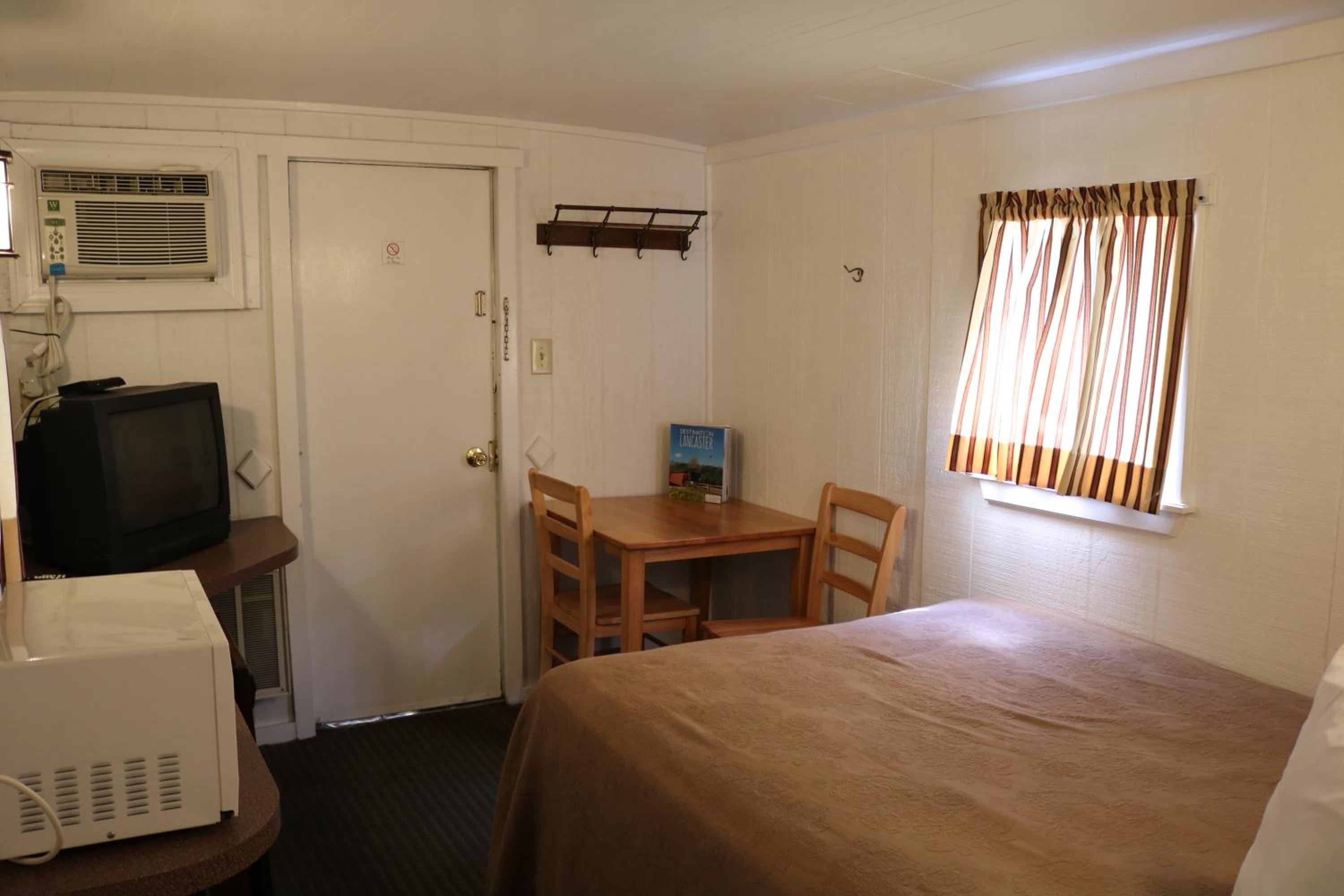 Couples Caboose - Photo 1
