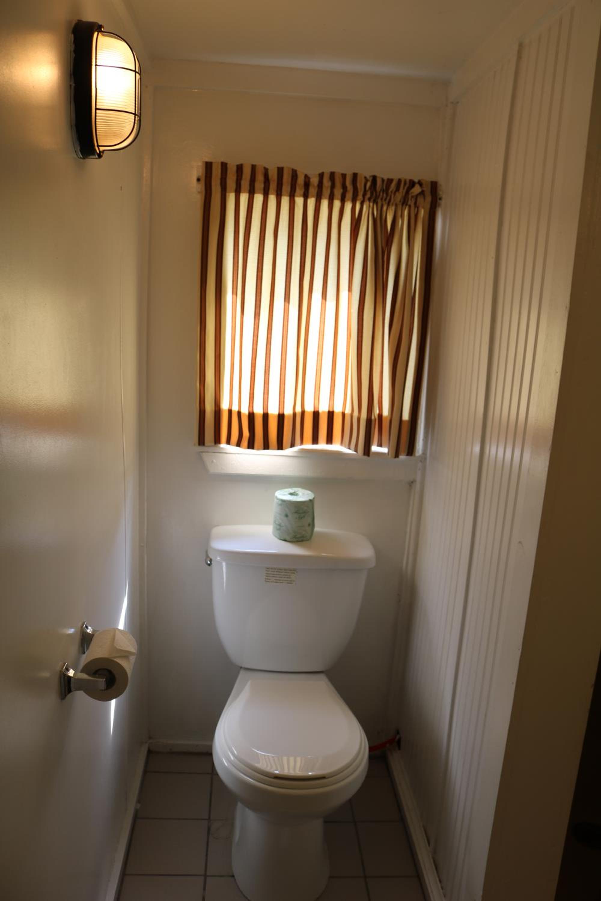 Couples Caboose - Photo 5