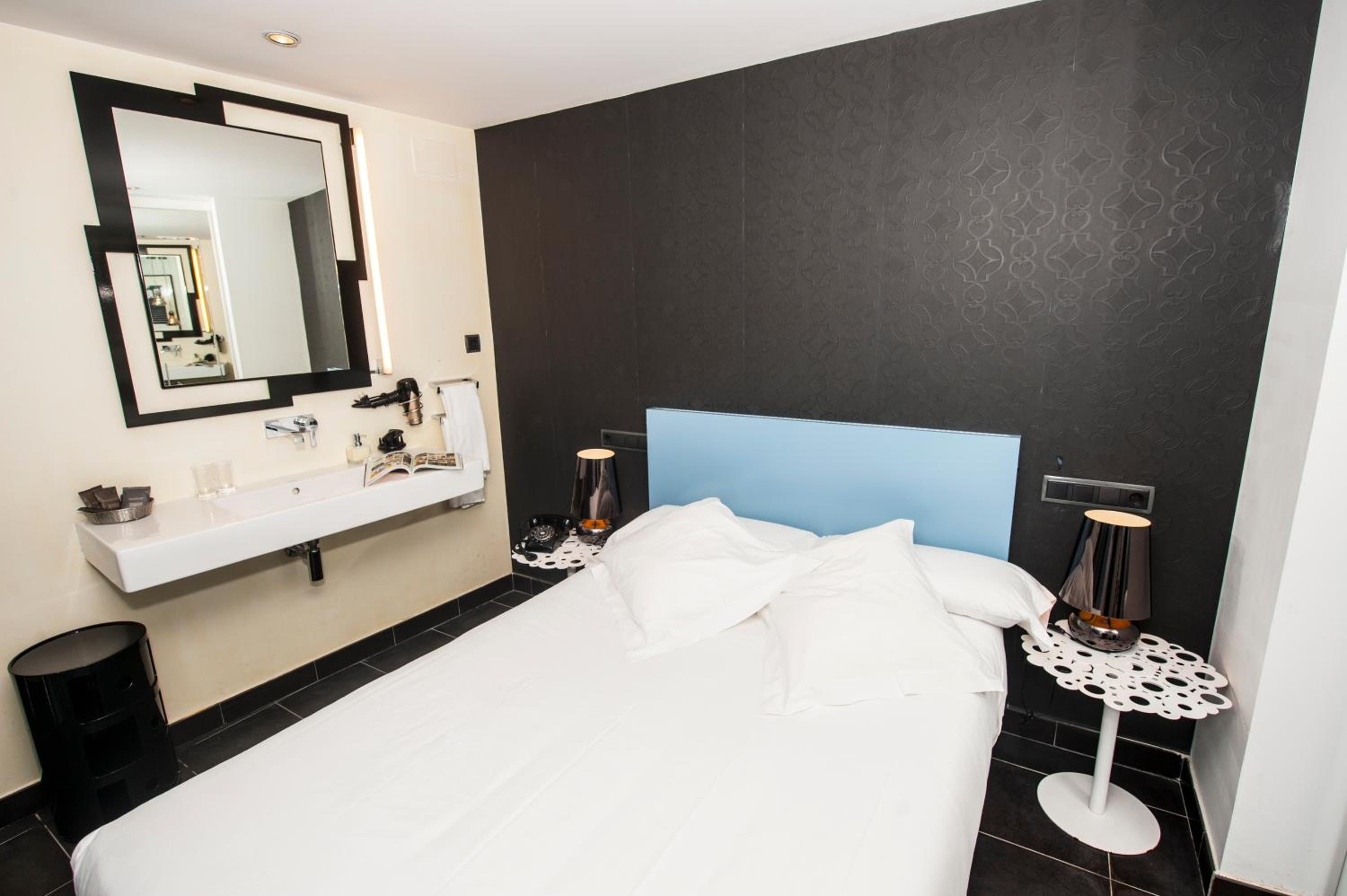 Double Room - Photo 8