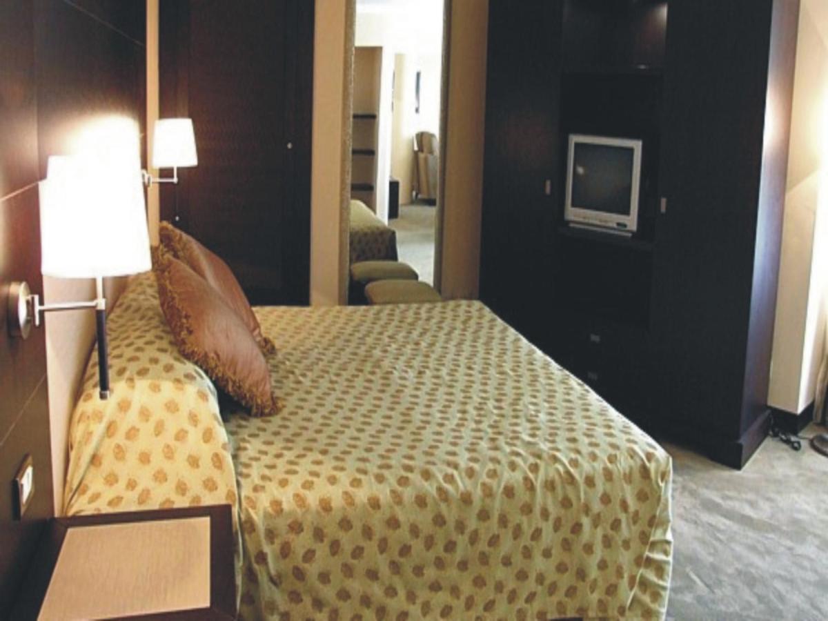 Executive Suite (Breakfast For One)