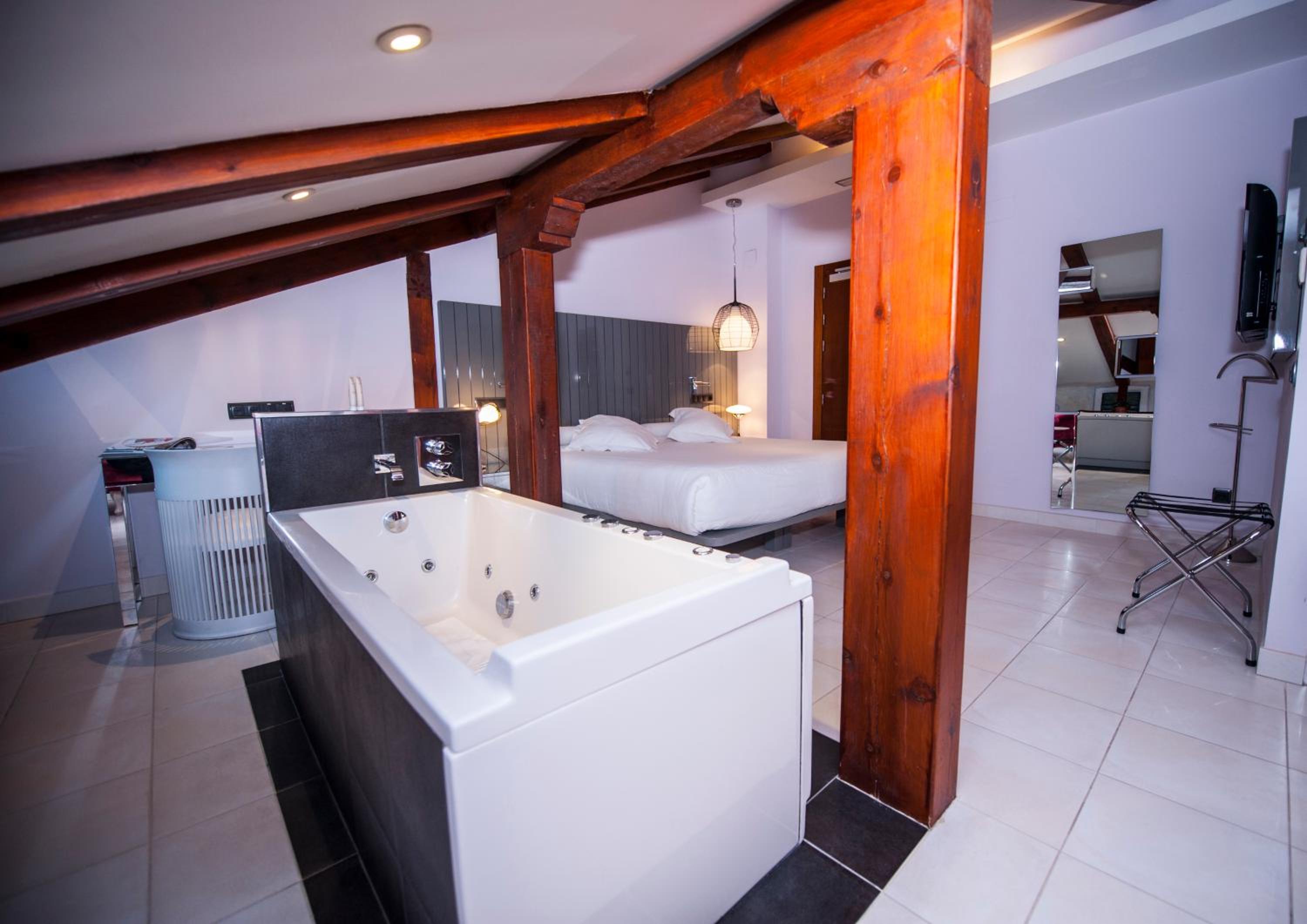 Double Room - Attic - Photo 8