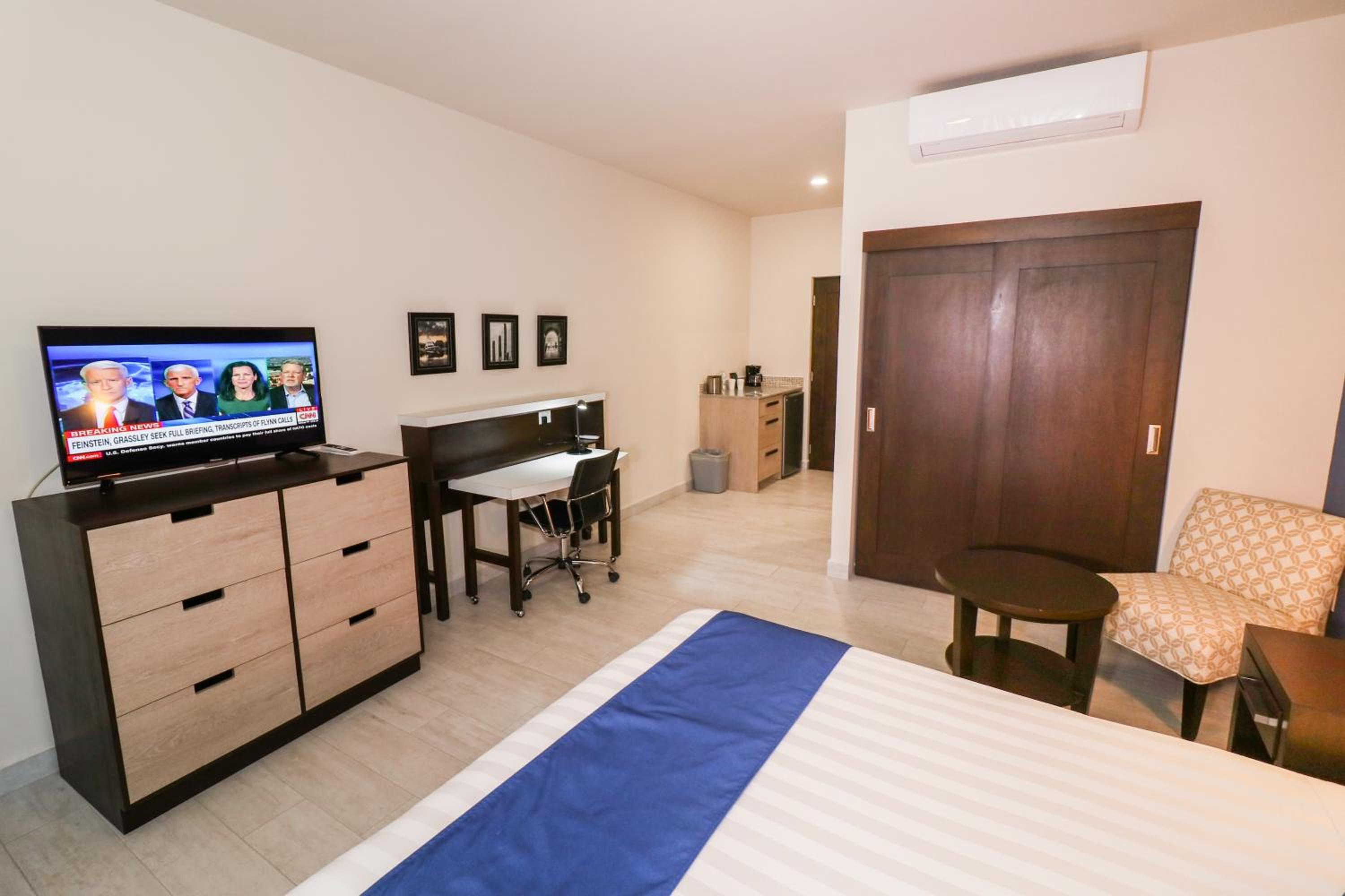 Available room thumbnail 6