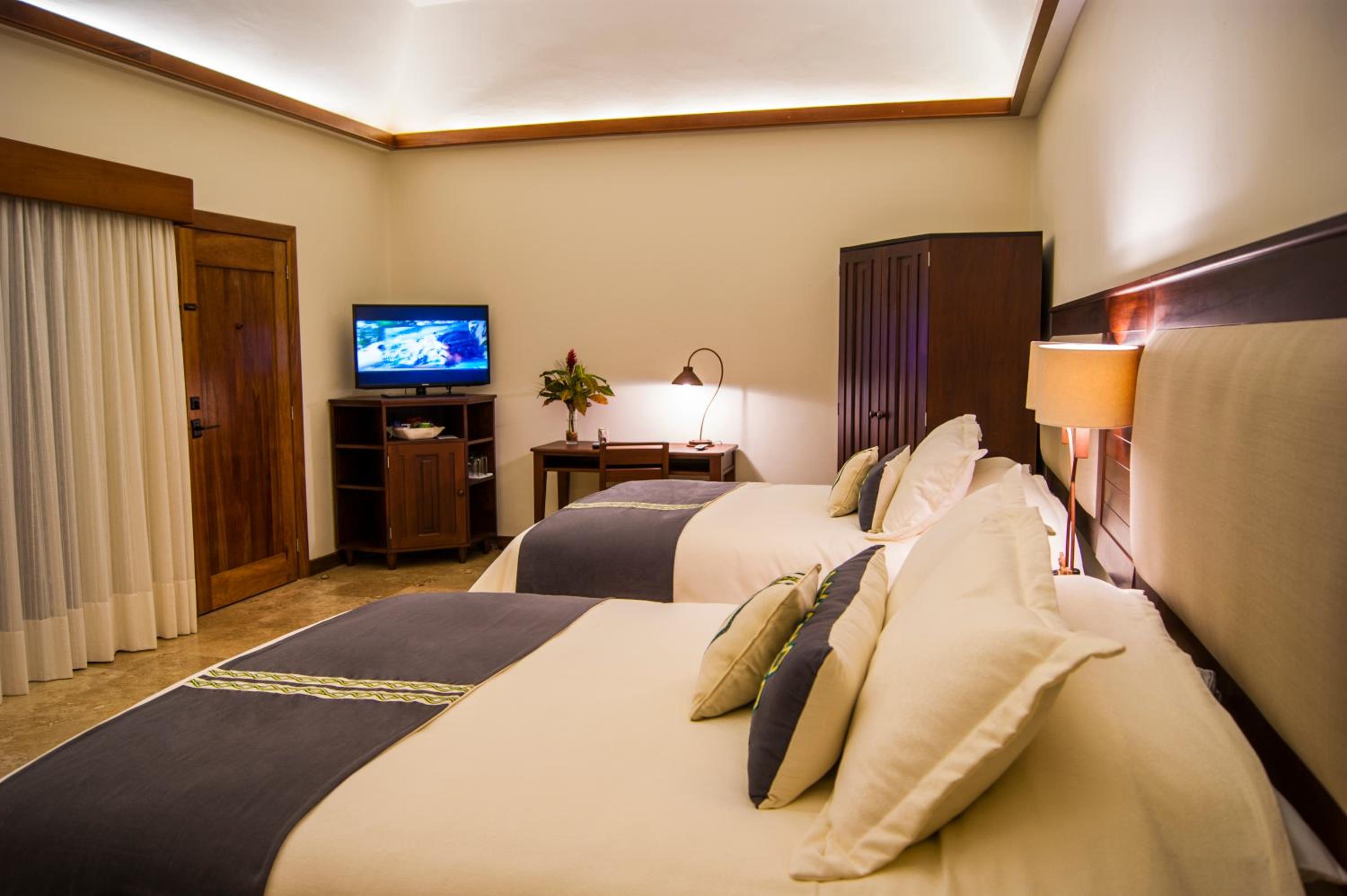 Lake Breeze Suite Queen - Photo 22