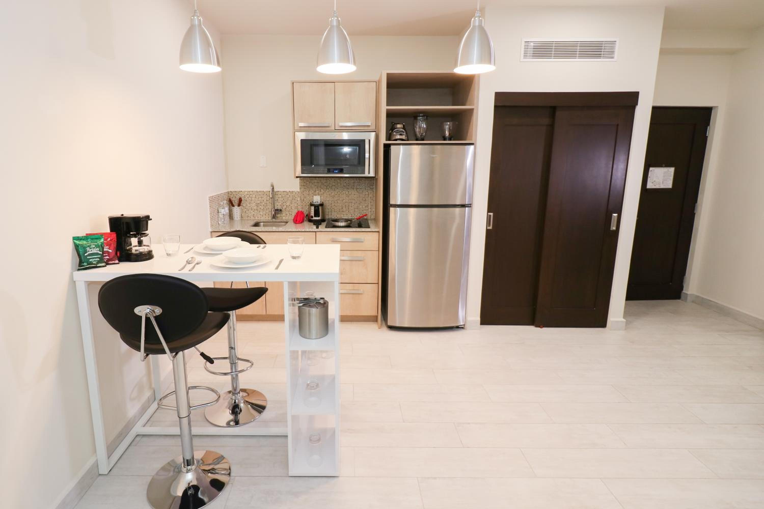 One-Bedroom Suite thumbnail 6