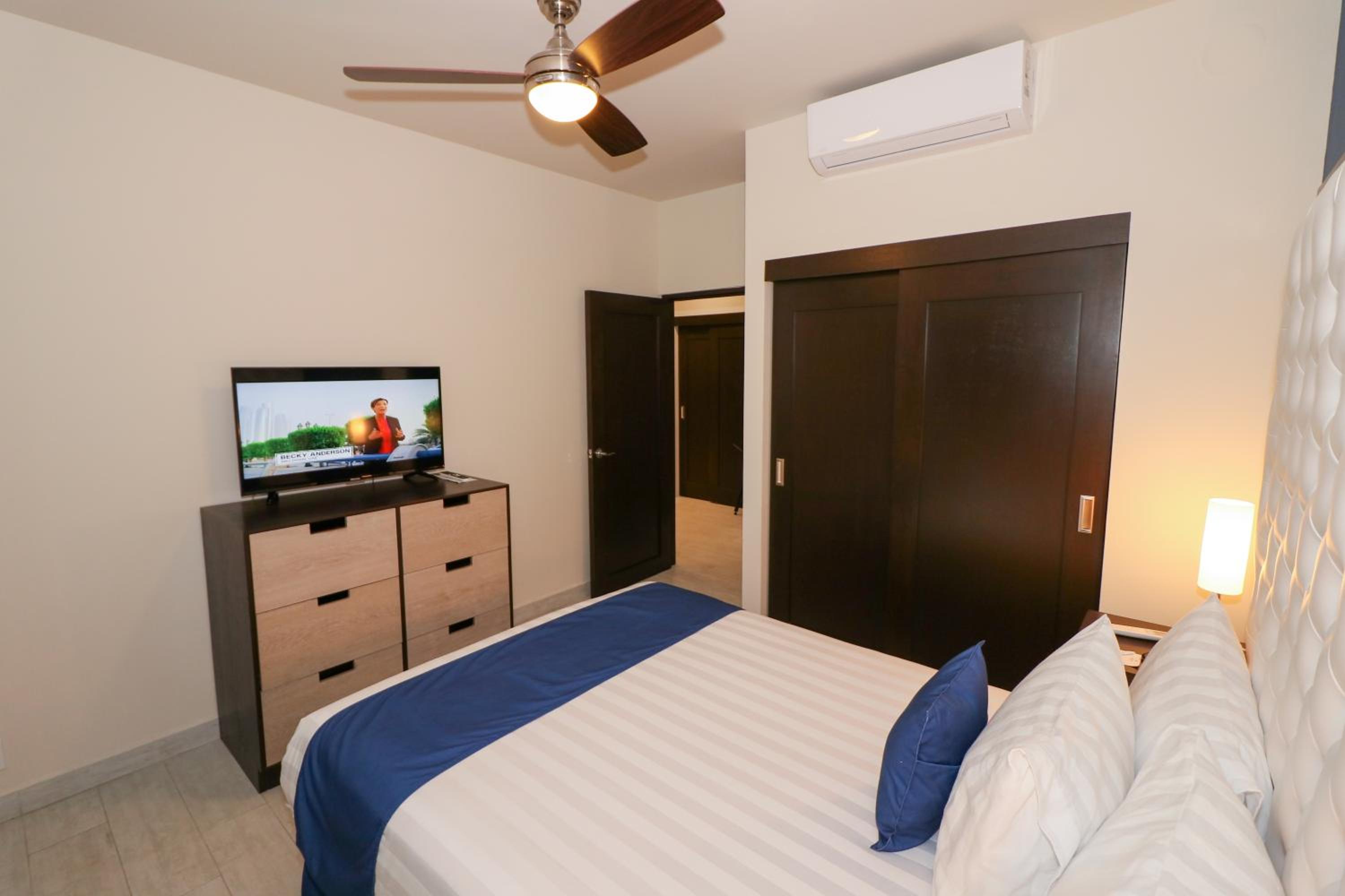 One-Bedroom Suite thumbnail 5