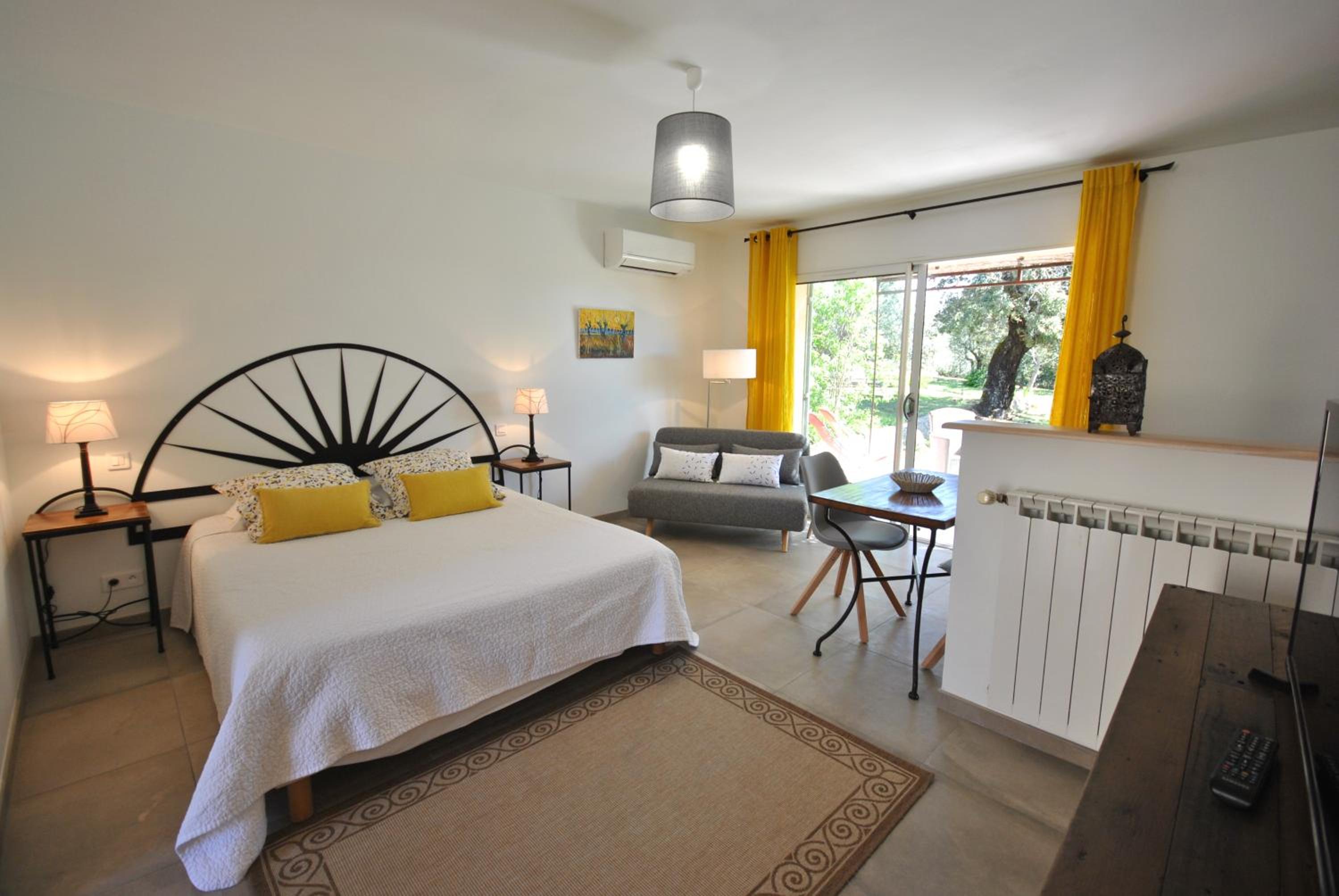 Double Room with Private Bathroom photo 1
