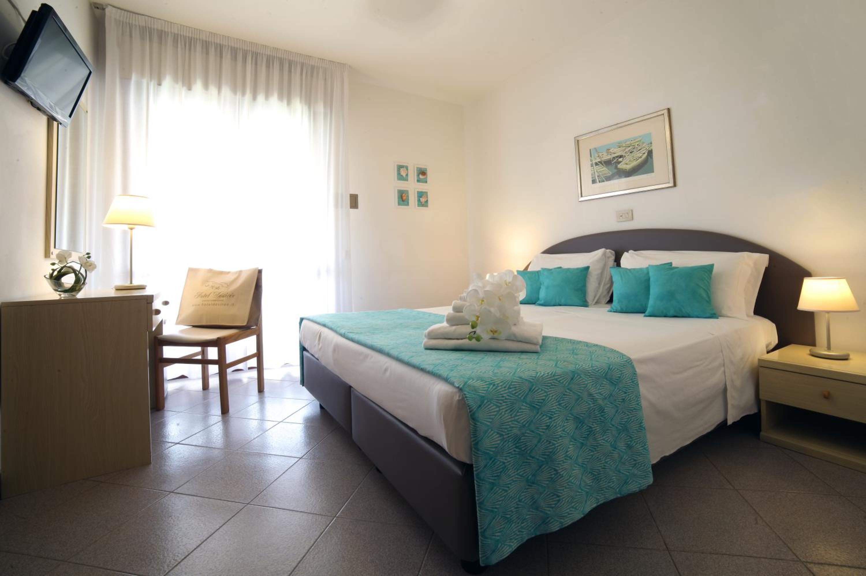 Double Room with Balcony - Photo 2