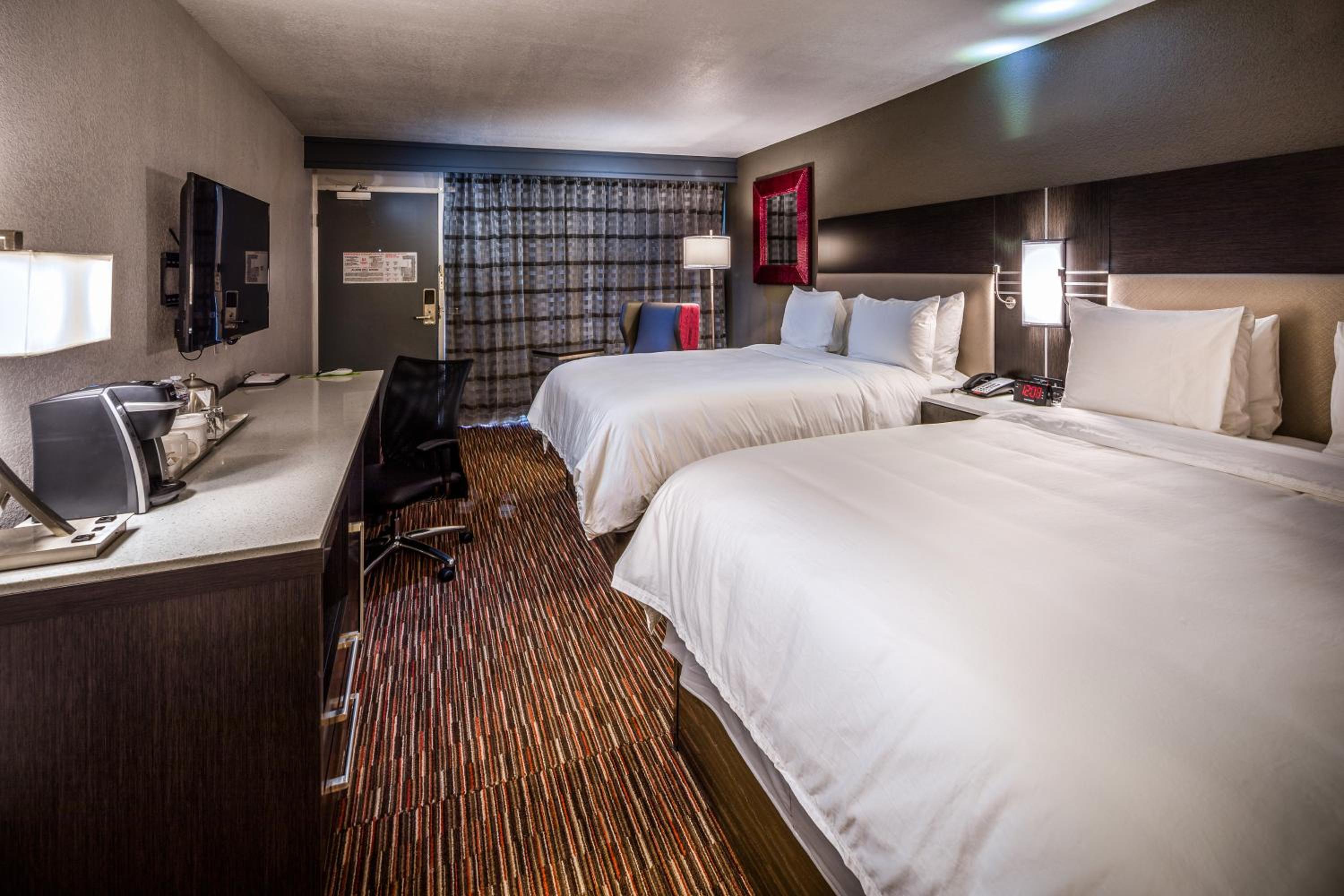 Queen Room With Two Queen Beds photo 3