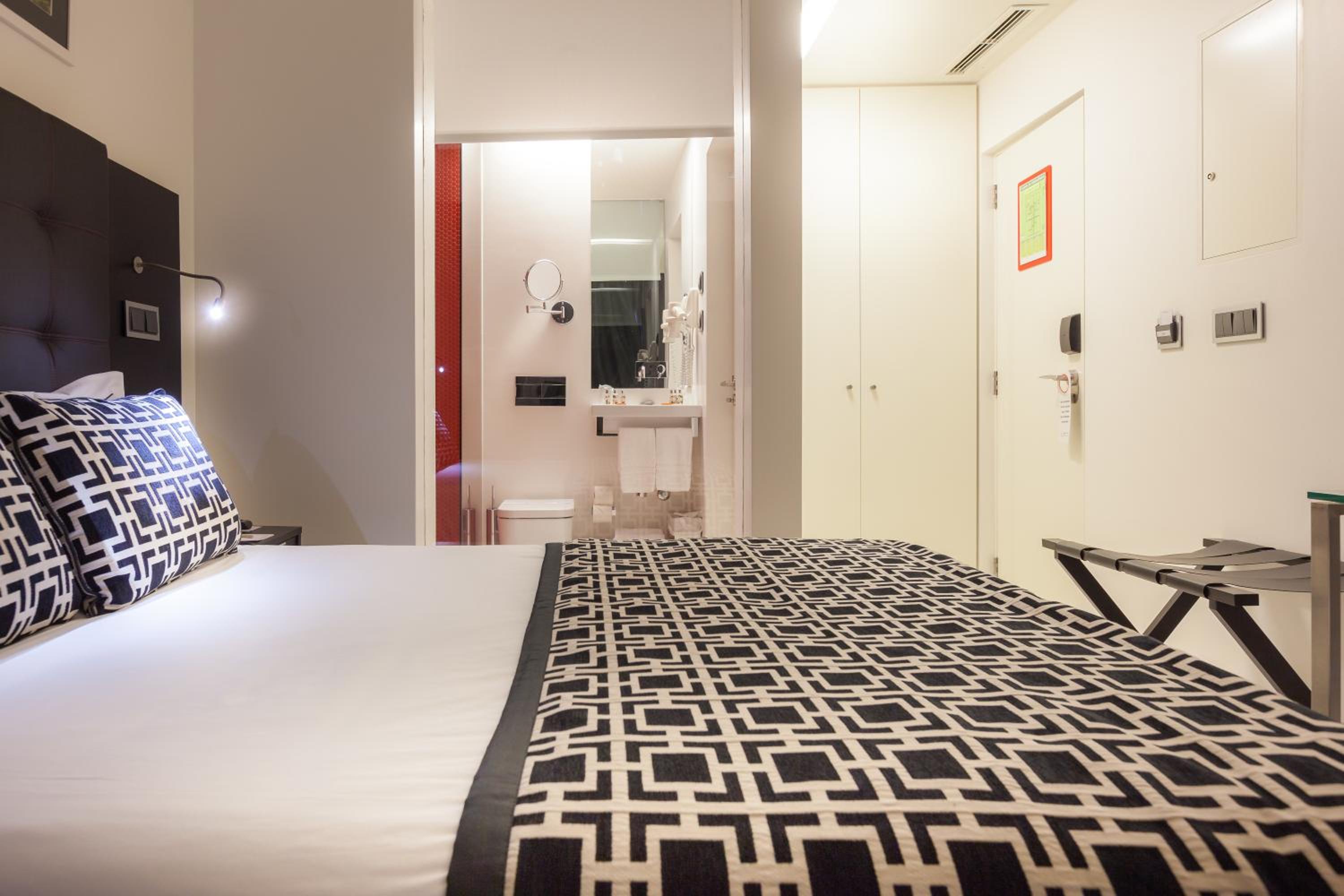 Superior Double or Twin Room photo 3