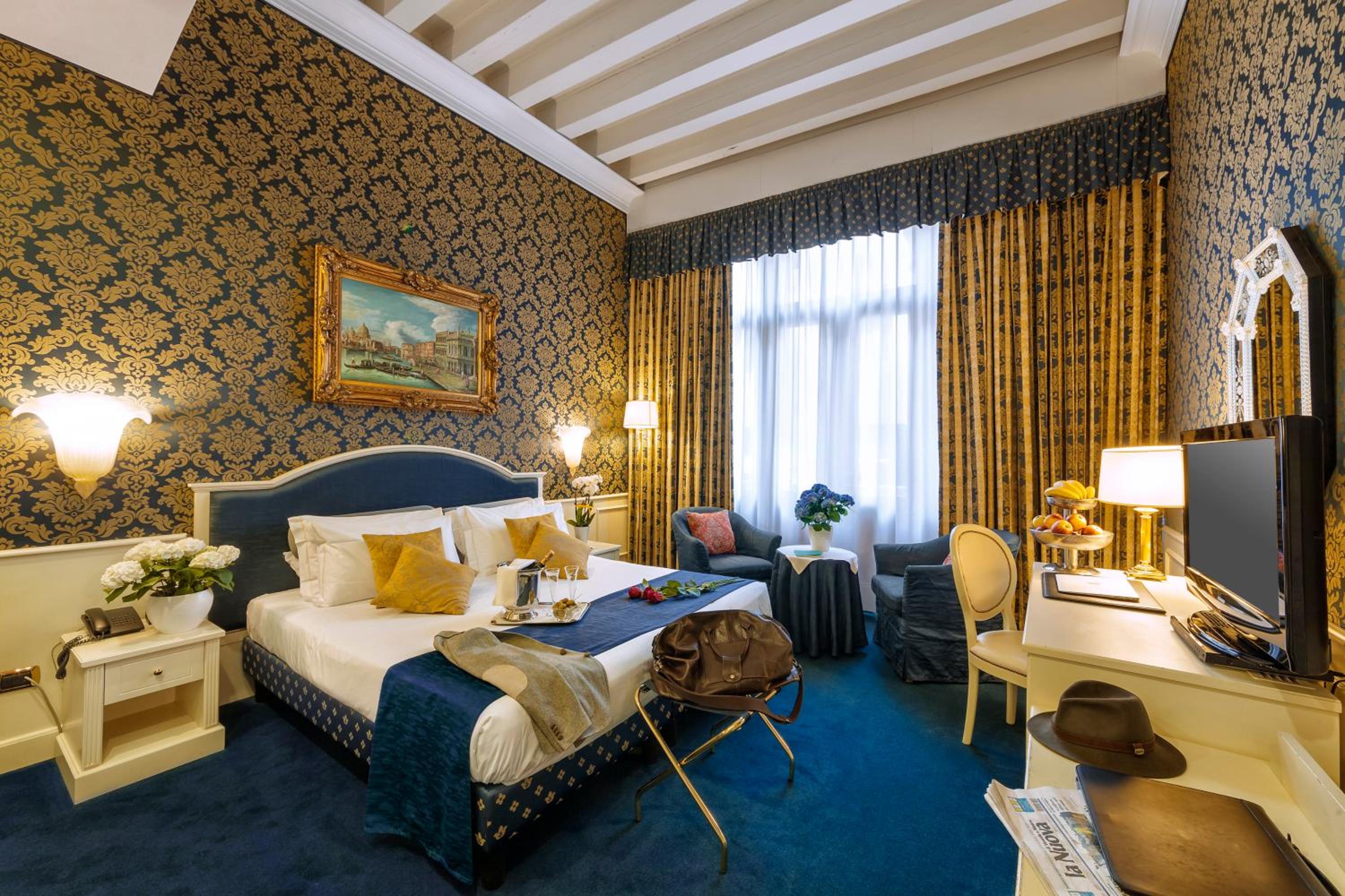 Suite with Balcony photo 1