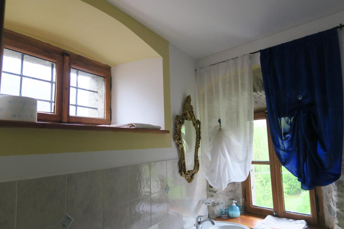 Quadruple Room with Bathroom - Photo 2