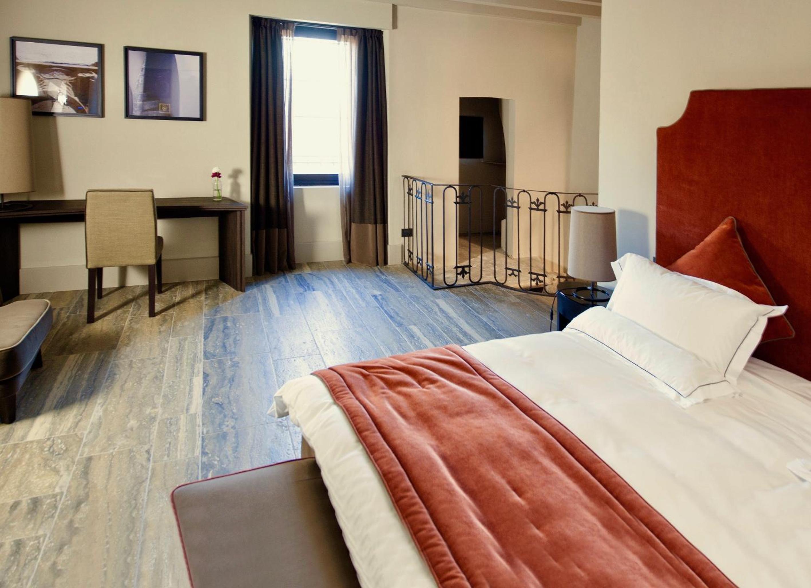 Deluxe King Room photo 1