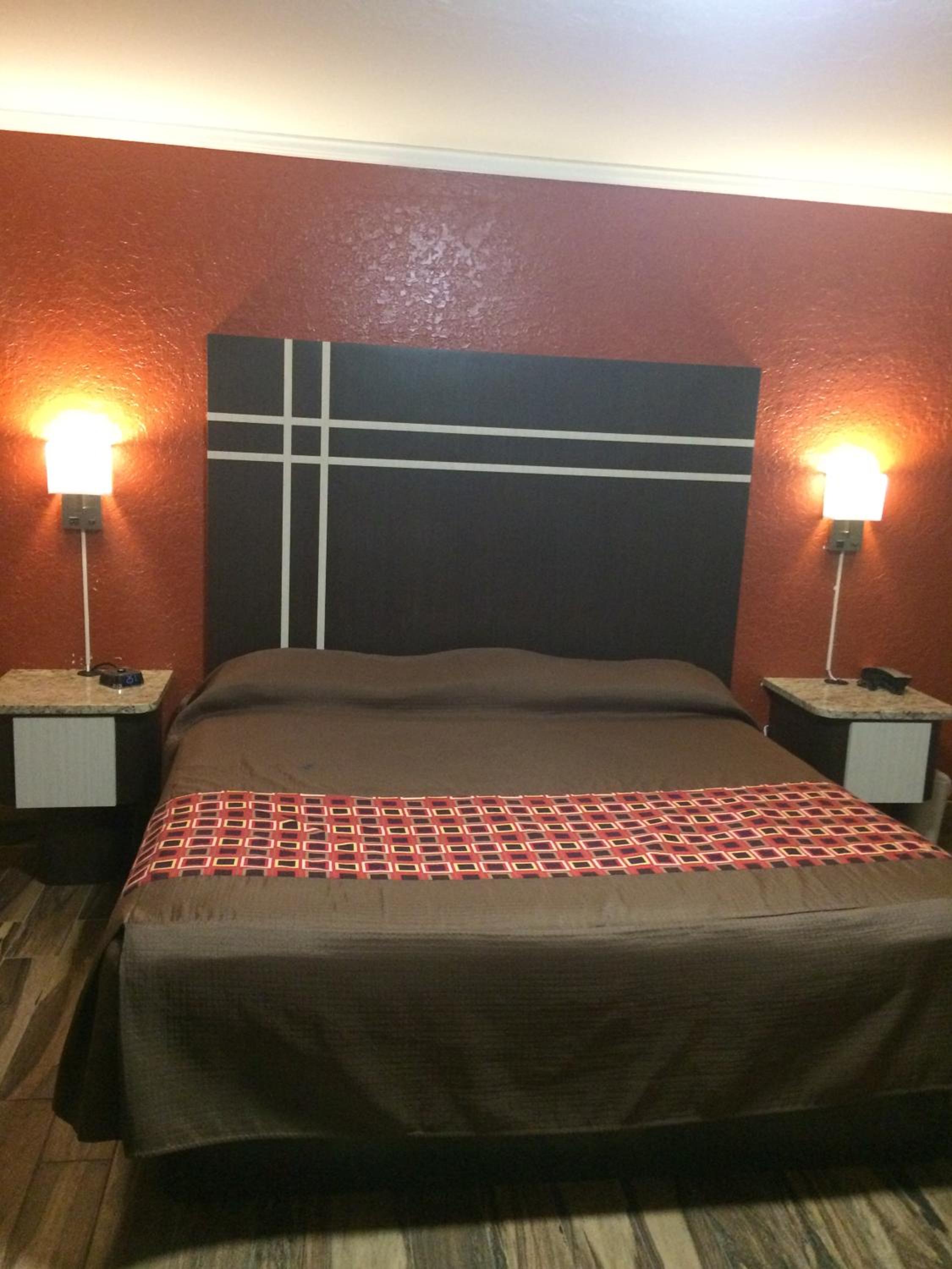 Standard King Room photo 3