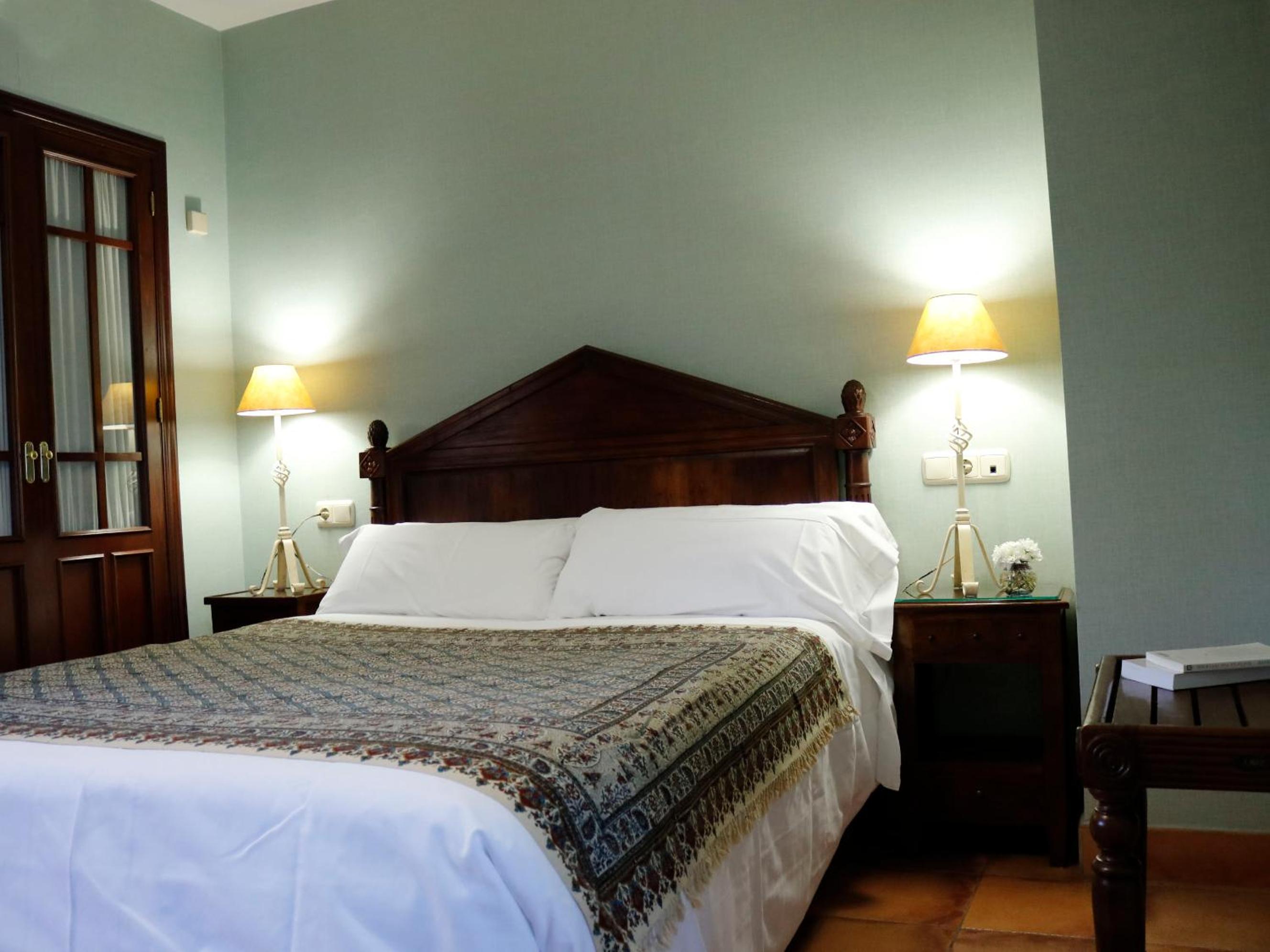 Double or Twin Room - Photo 7