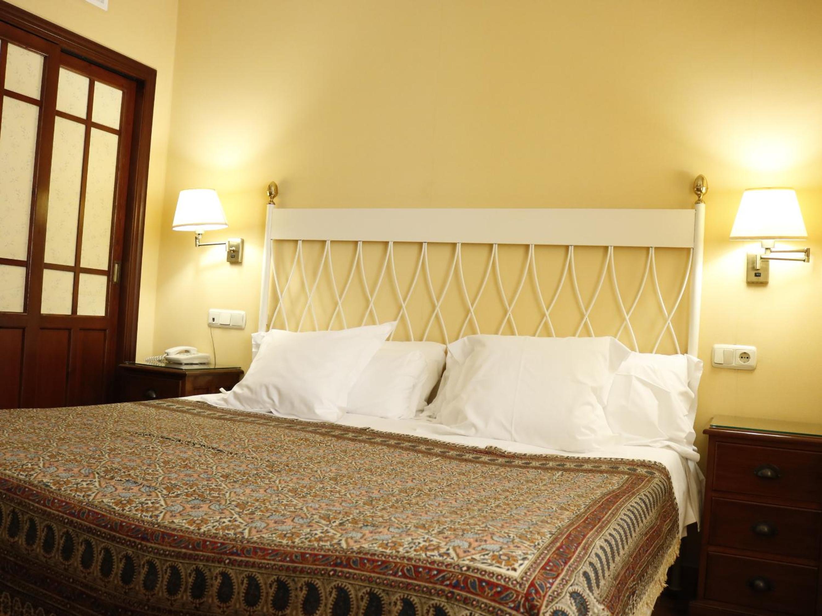 Double or Twin Room - Photo 6