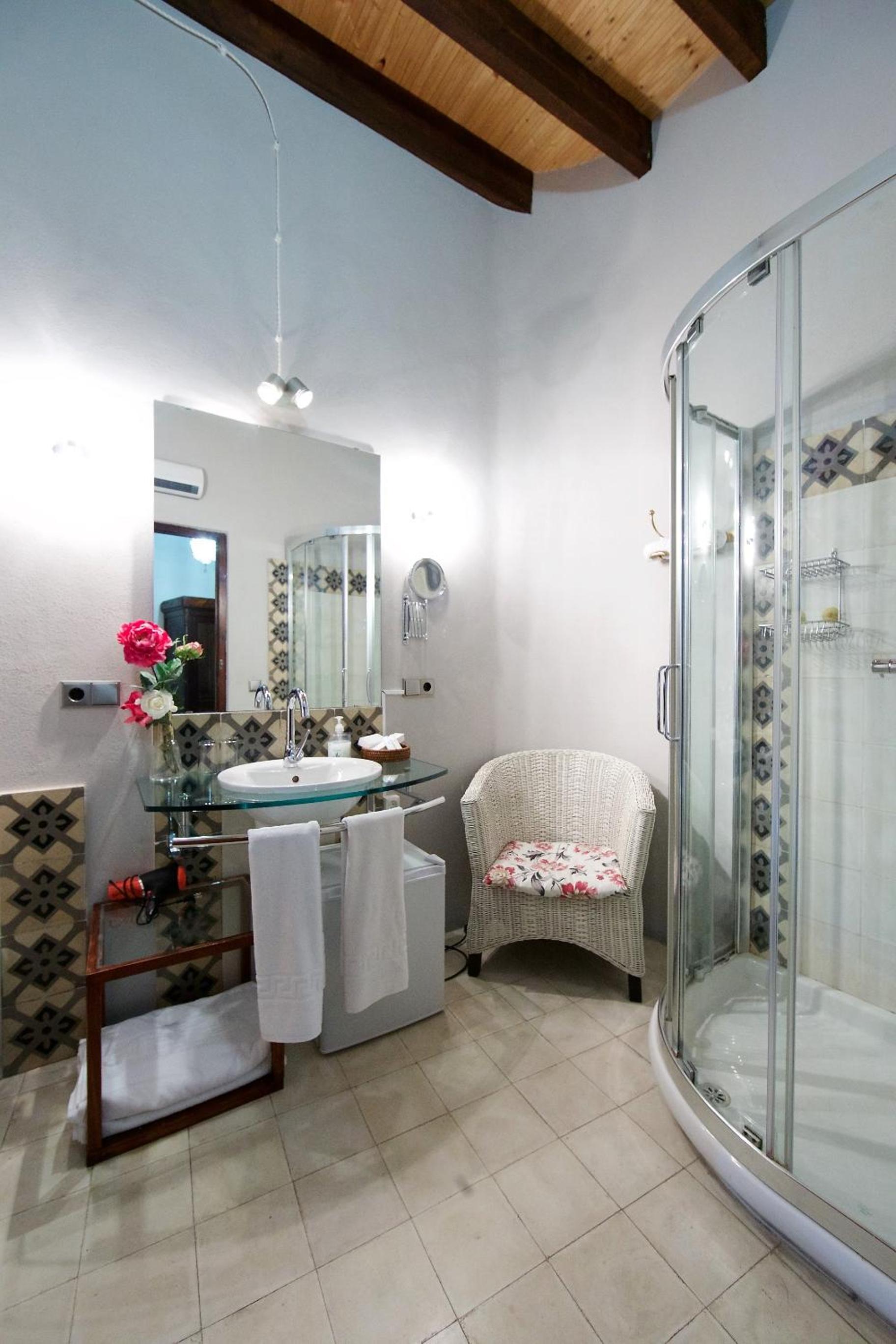Charm Double Room - Photo 6