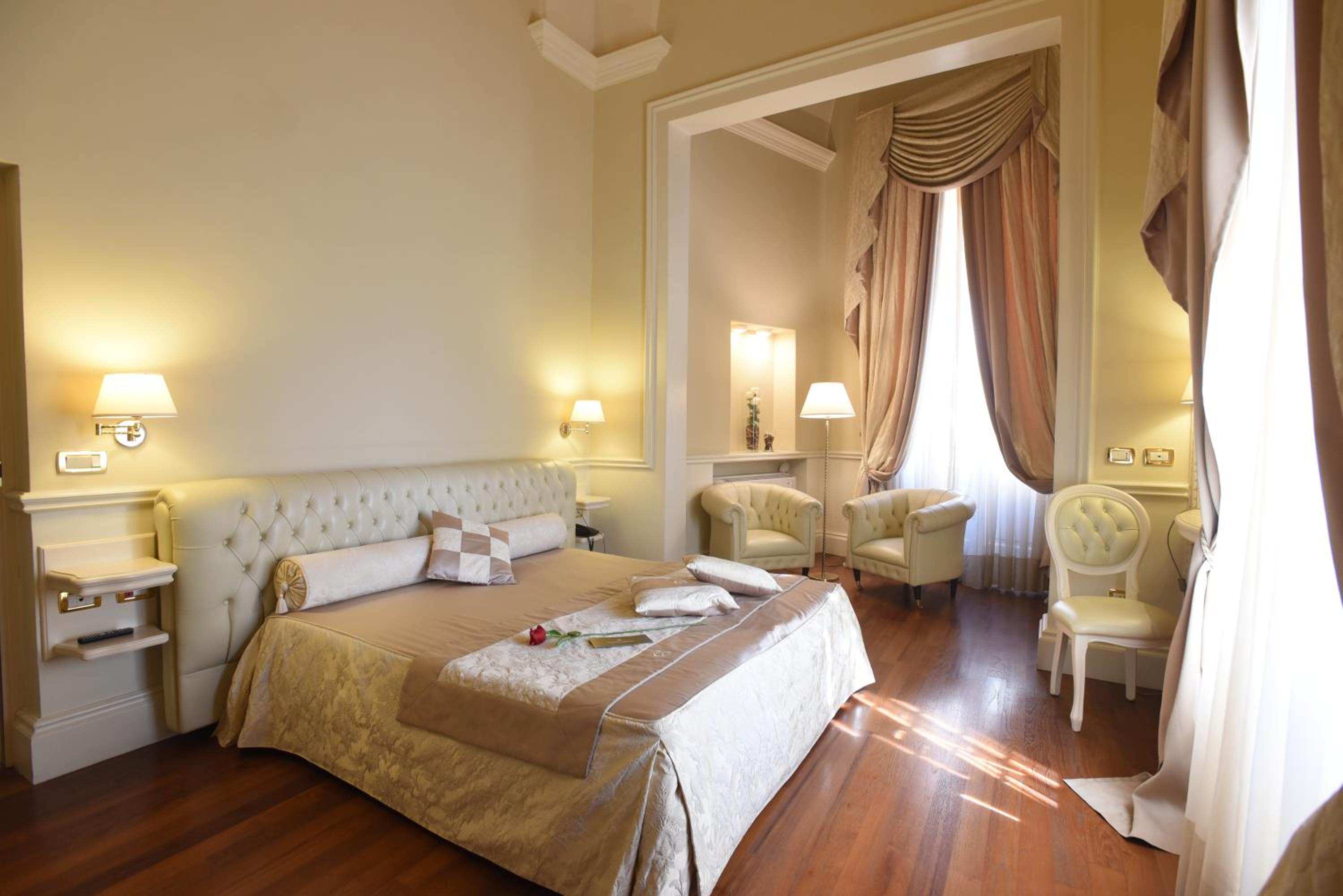 Superior Double or Twin Room with City View photo 3