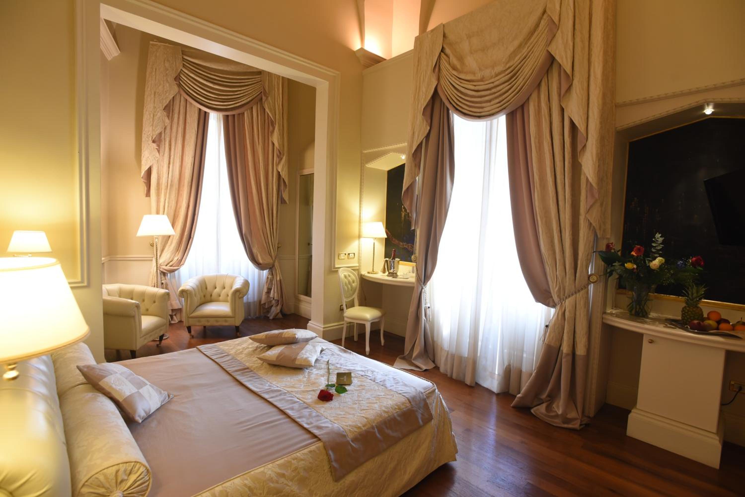 Superior Double or Twin Room with City View photo 2