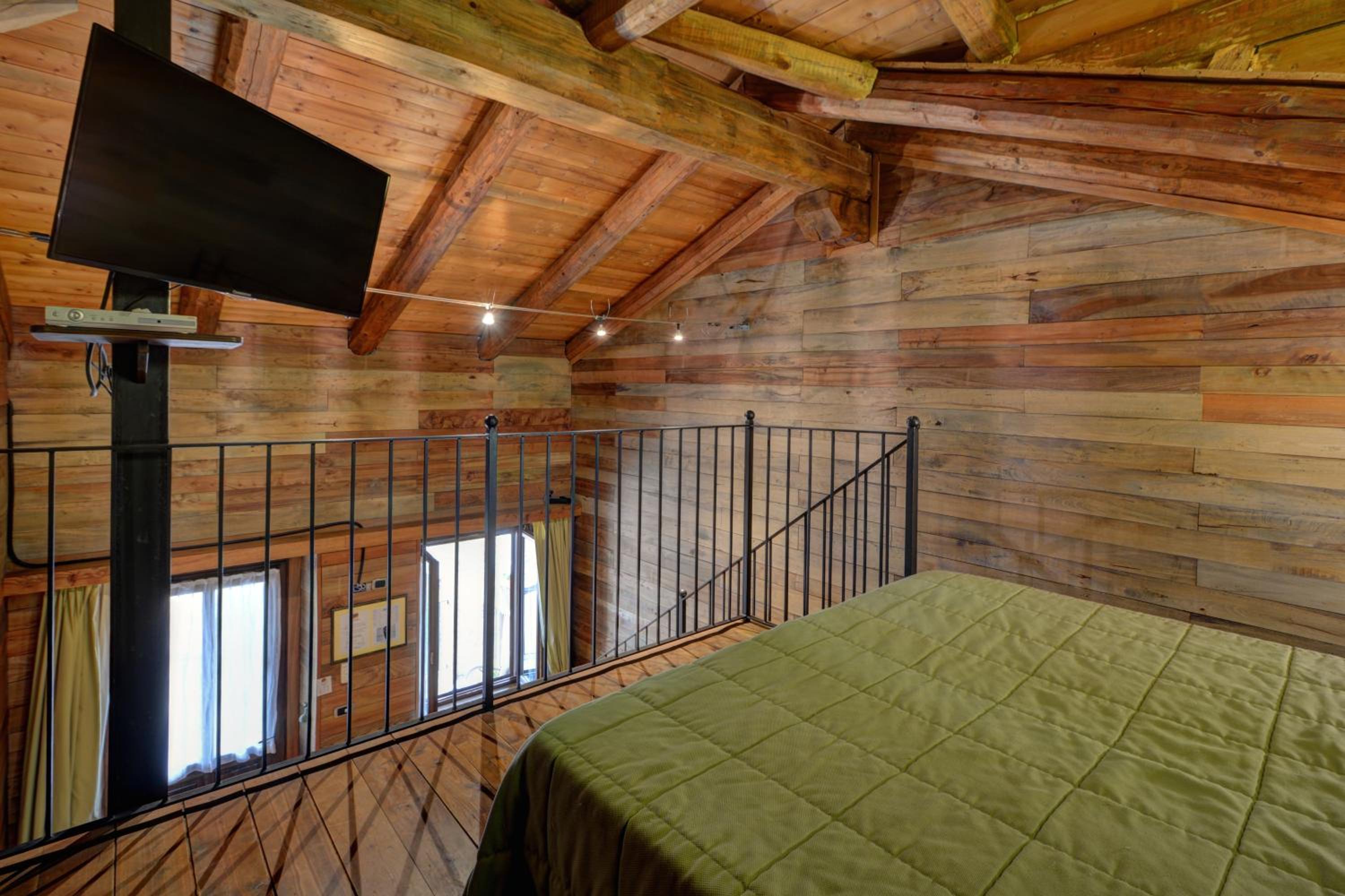 Studio - Split Level - Photo 14