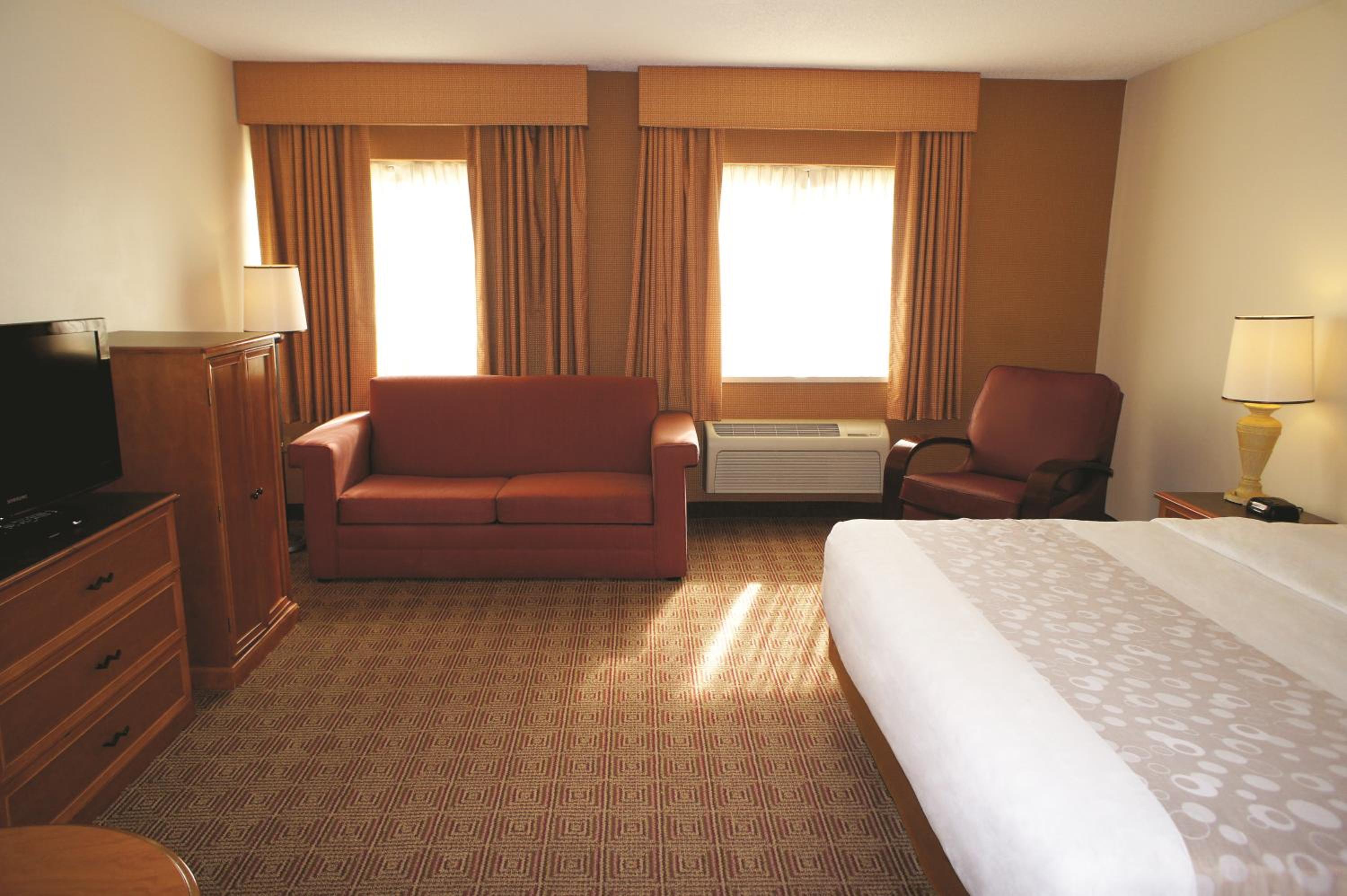 King Room - Non-Smoking - Photo 2