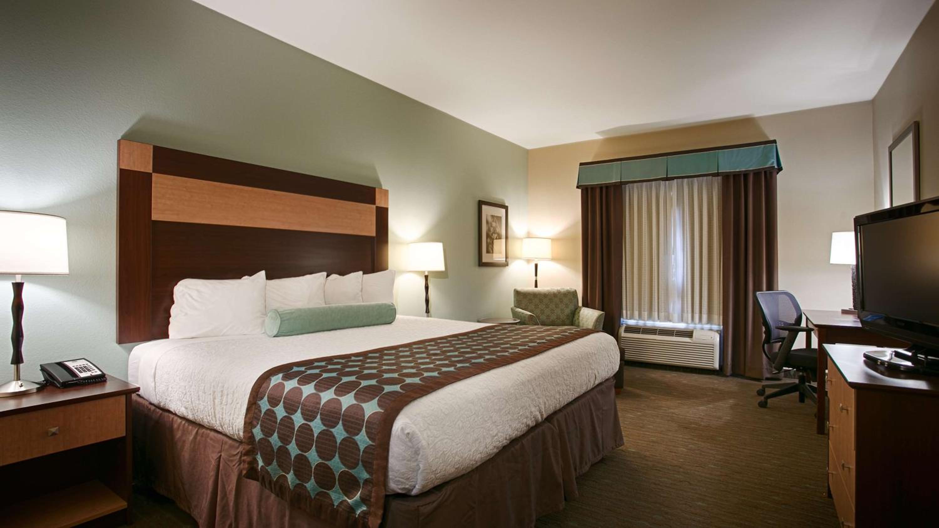 King Room with Roll-In Shower - Mobility Access/Communication Assistance photo 1