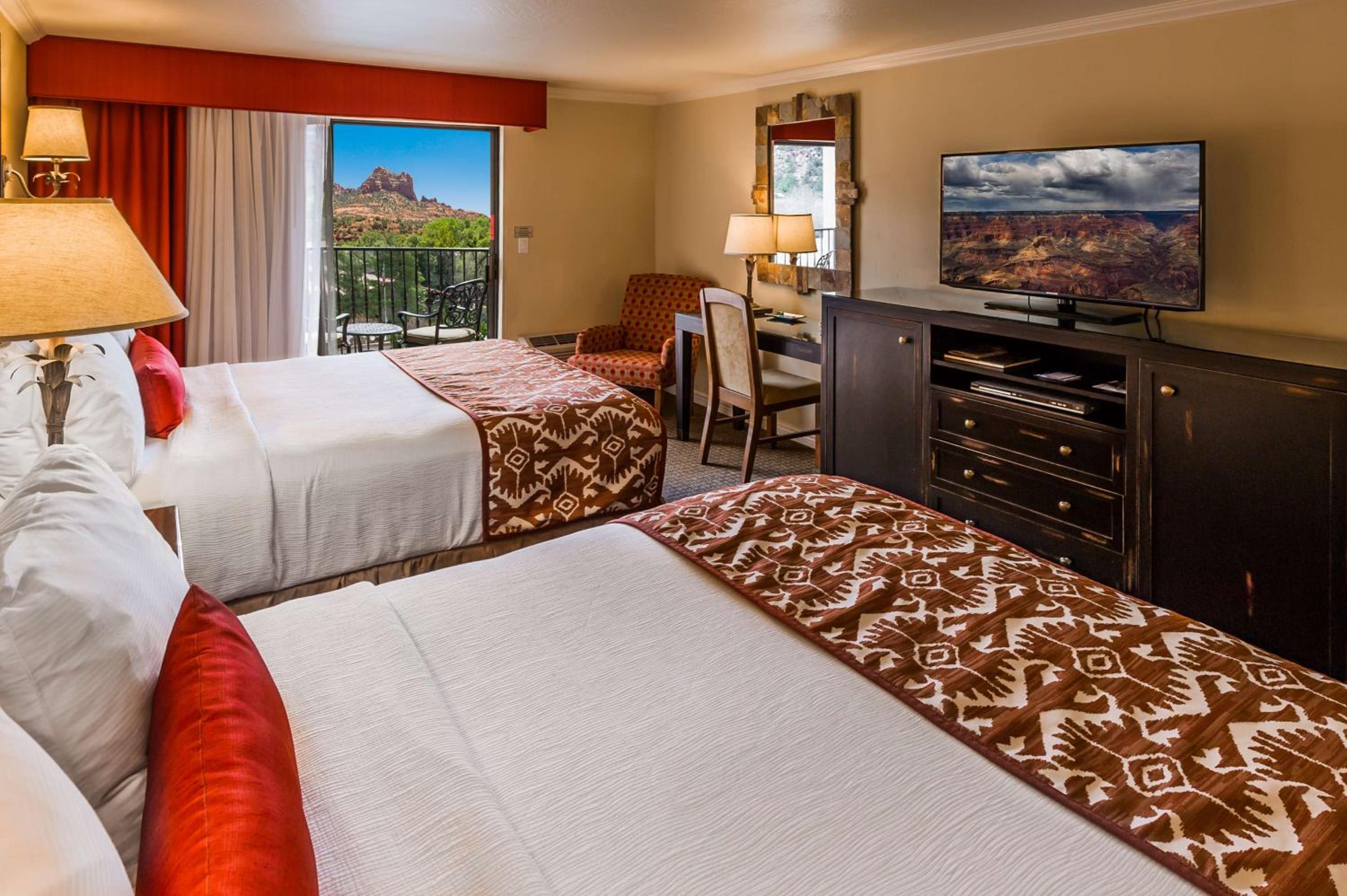 Queen Room with Two Queen Beds - Pet Friendly - Non-smoking thumbnail 5