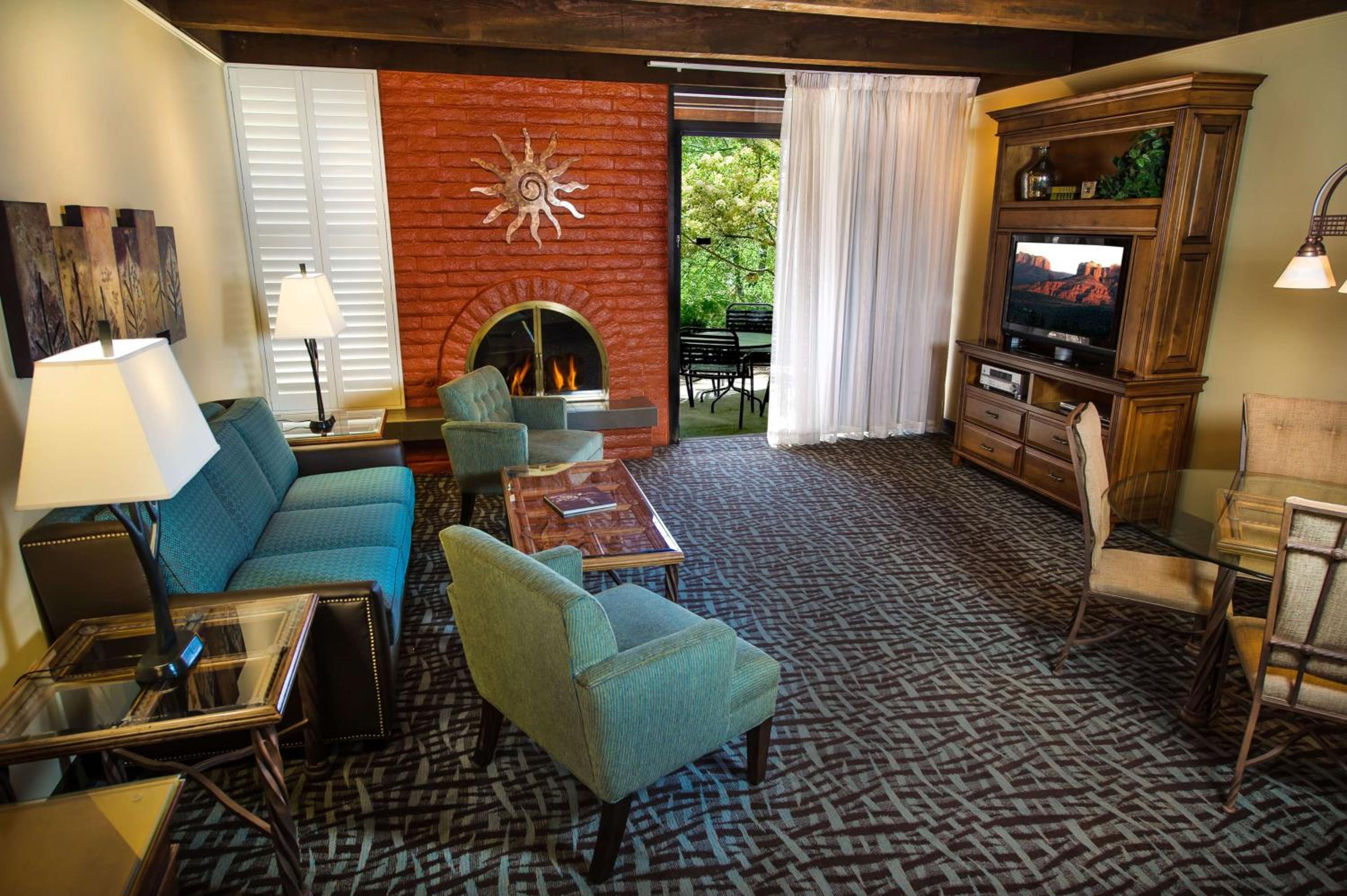 Two-Bedroom Villa with Fireplace - Non-Smoking thumbnail 5