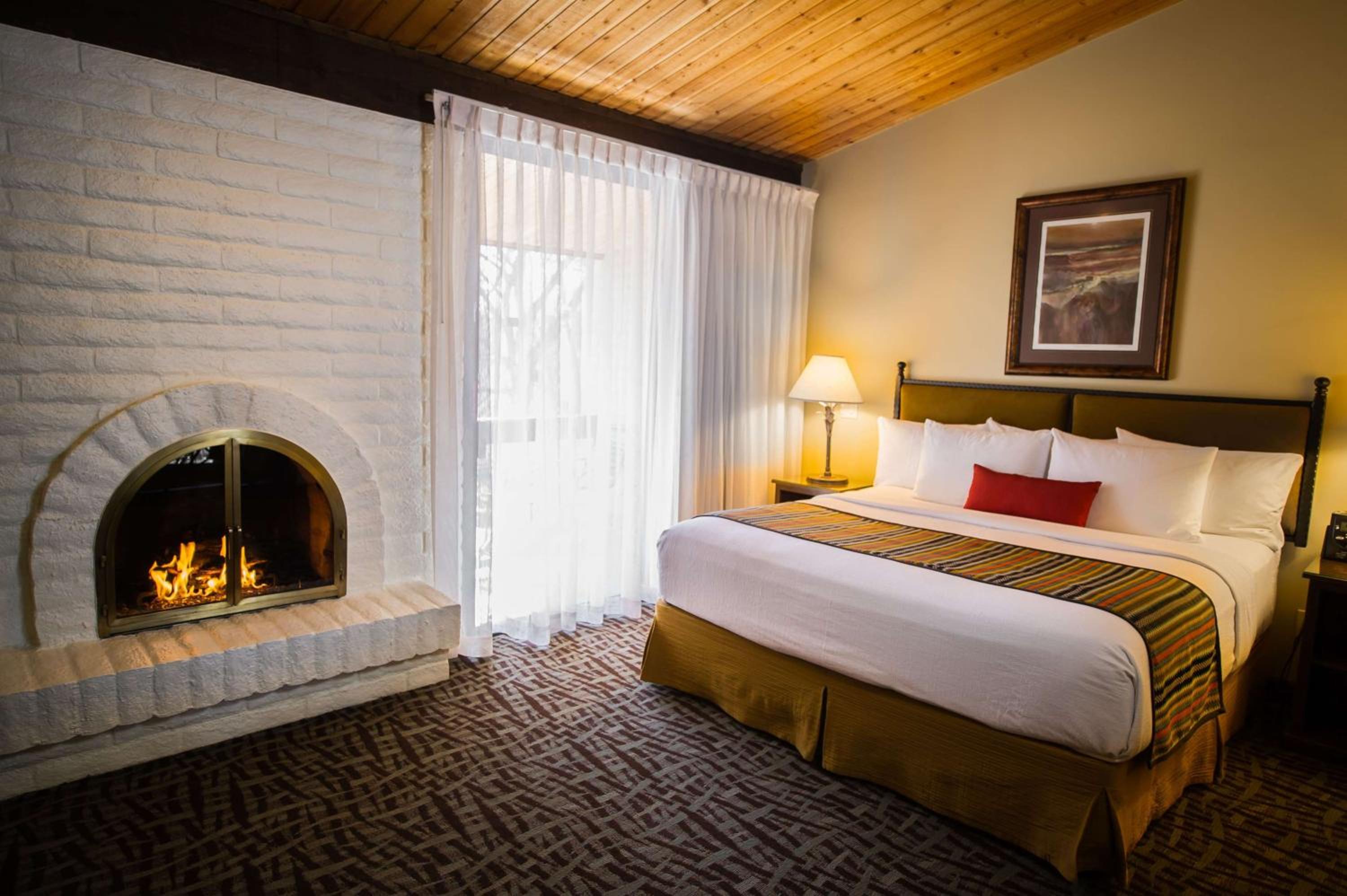 Two-Bedroom Villa with Fireplace - Non-Smoking thumbnail 6