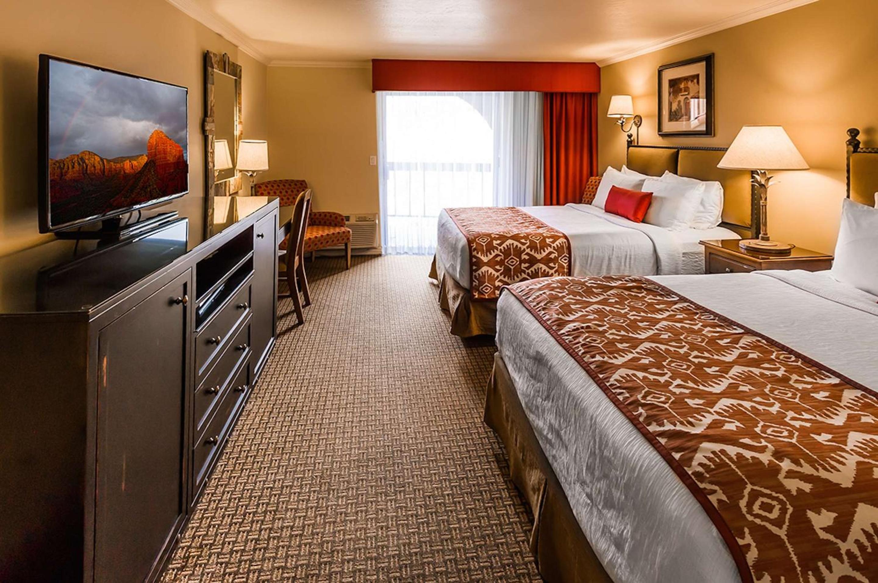 Queen Room with Two Queen Beds - Pet Friendly - Non-smoking thumbnail 6